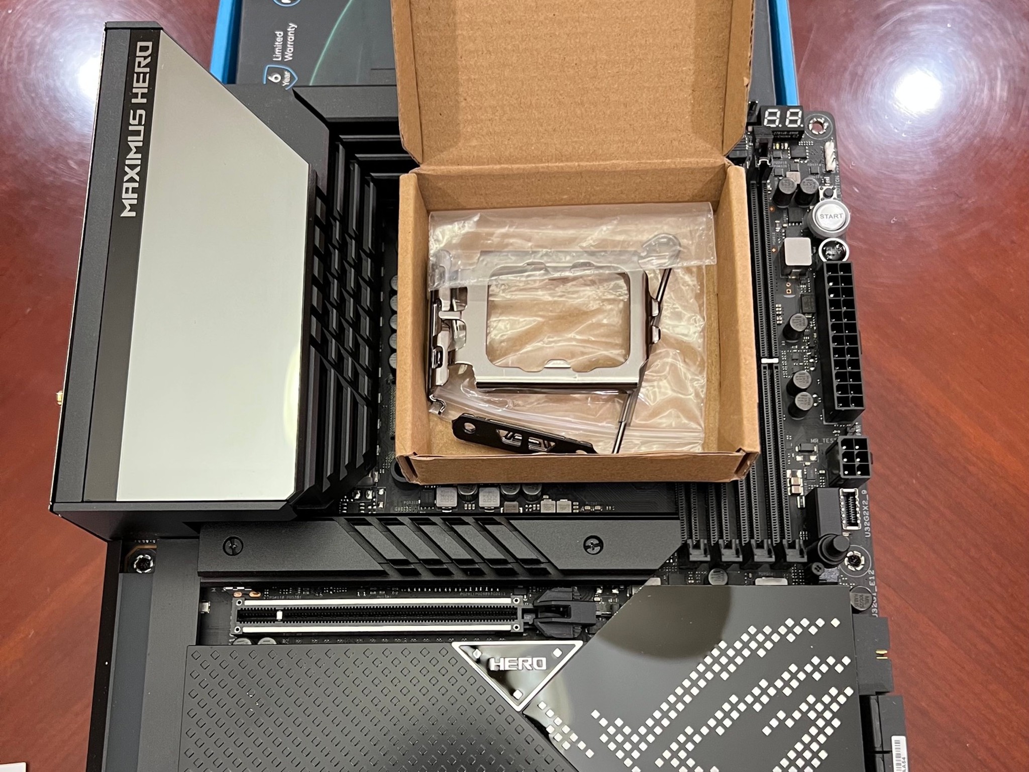 ROG MAXIMUS Z790 HERO BUNDLE WITH 360 AIO.