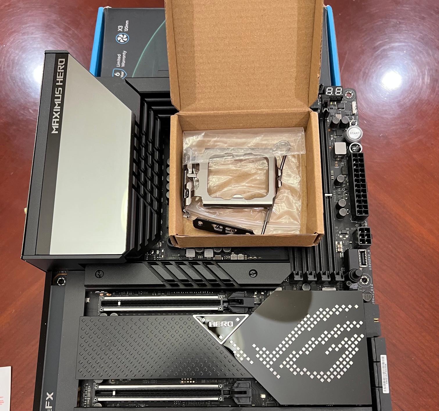 ROG MAXIMUS Z790 HERO BUNDLE WITH 360 AIO.