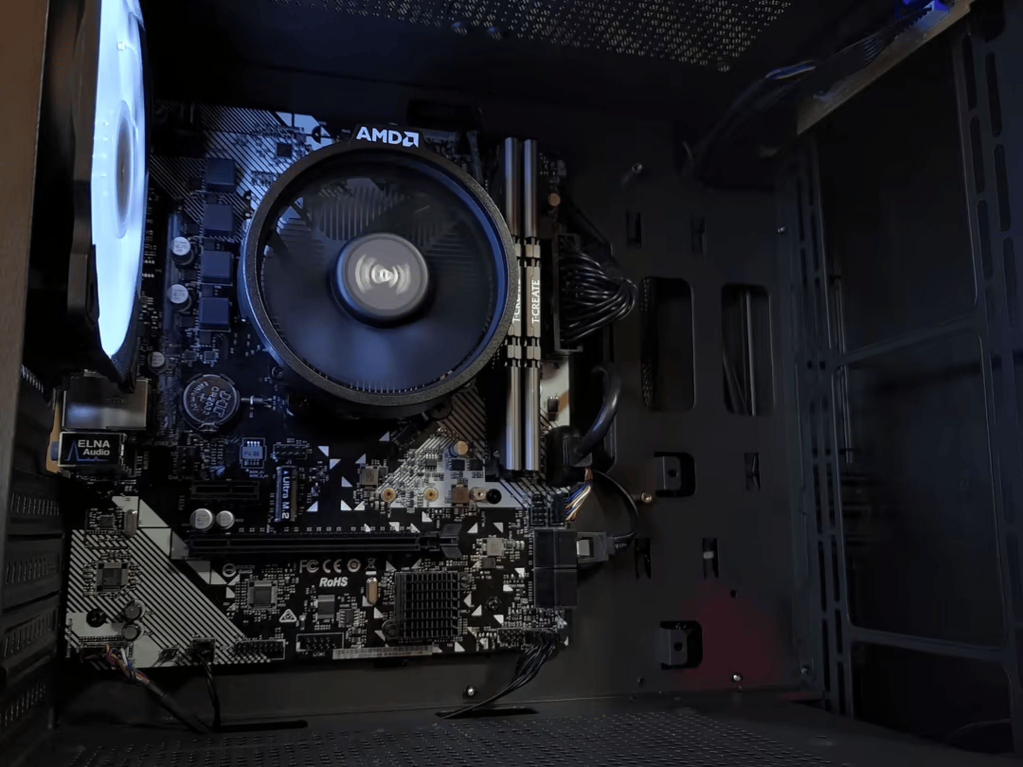 AMD Ryzen 3 2200G 4C 4T w/ AMD Vega 8 Graphics // T-Create 16GB 3600MHz