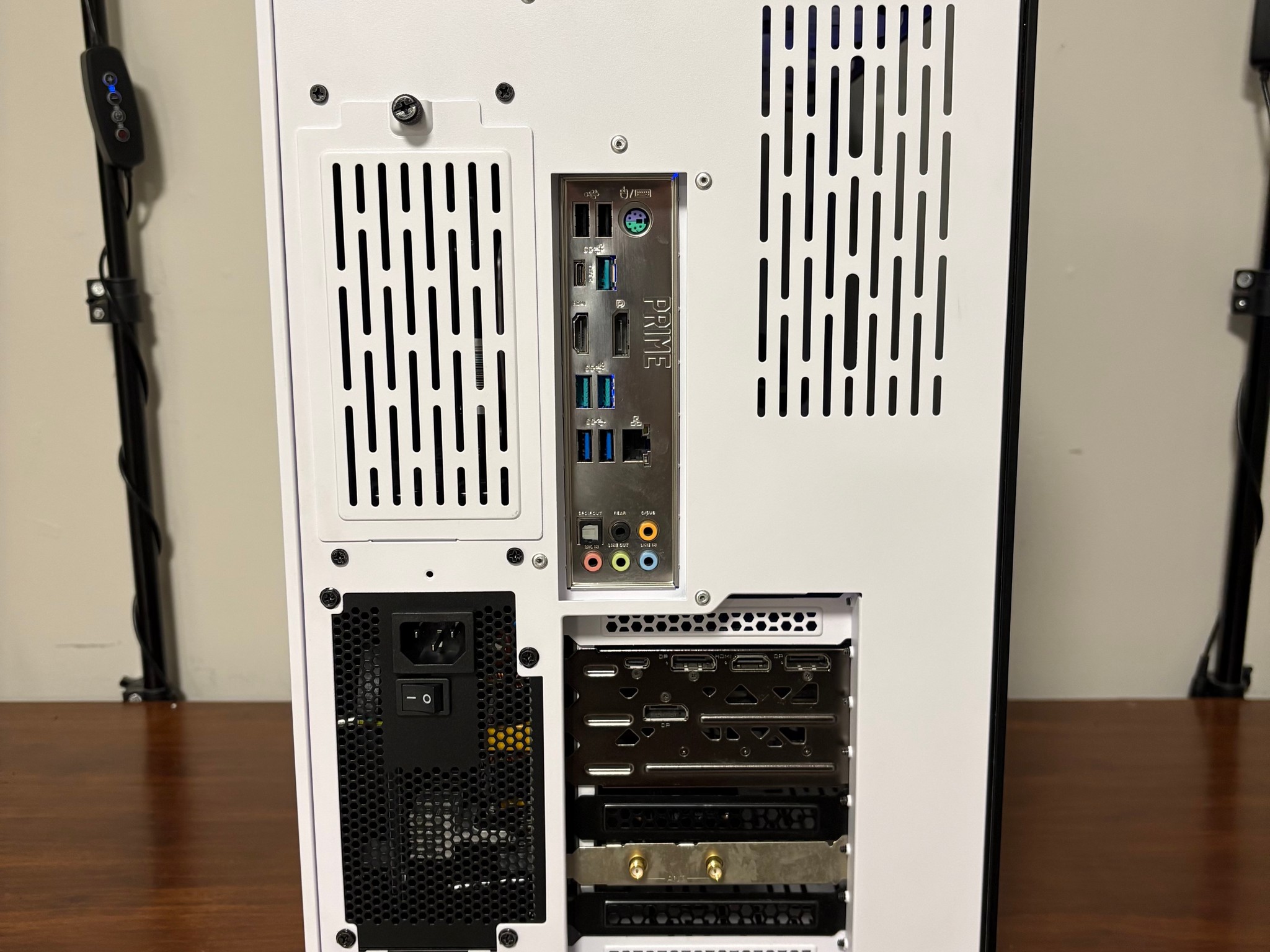 RTX 2080 SUPER | i7-9700F | 32 GB DDR4 | 1 TB NVMe + 2 TB HDD | 850 W PSU | 360MM AIO | Lian Li O11