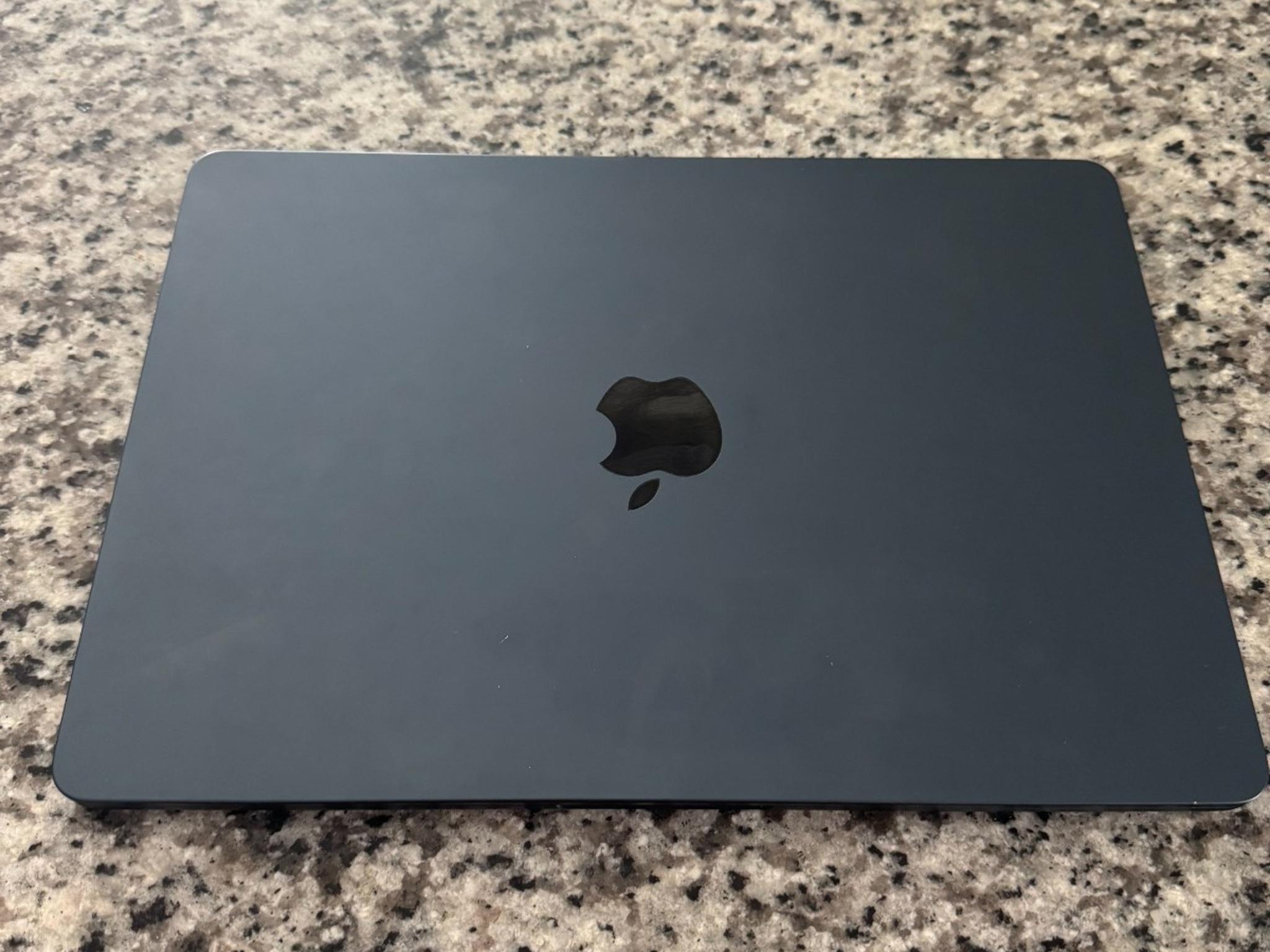 Apple MacBook Air M2 (2022) – Midnight – 256GB – I need this off my hands