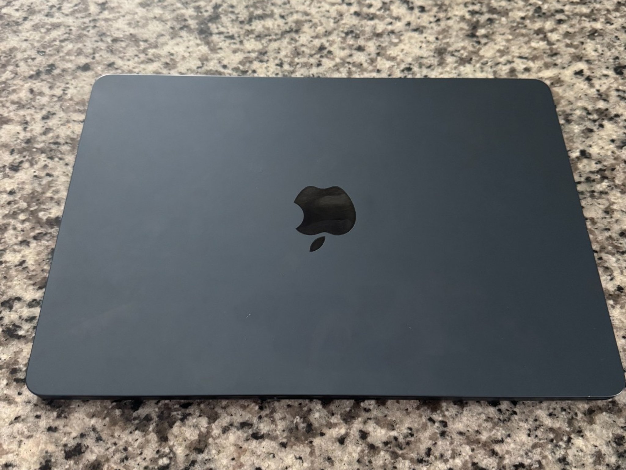 Apple MacBook Air M2 (2022) – Midnight – 256GB – I need this off my hands