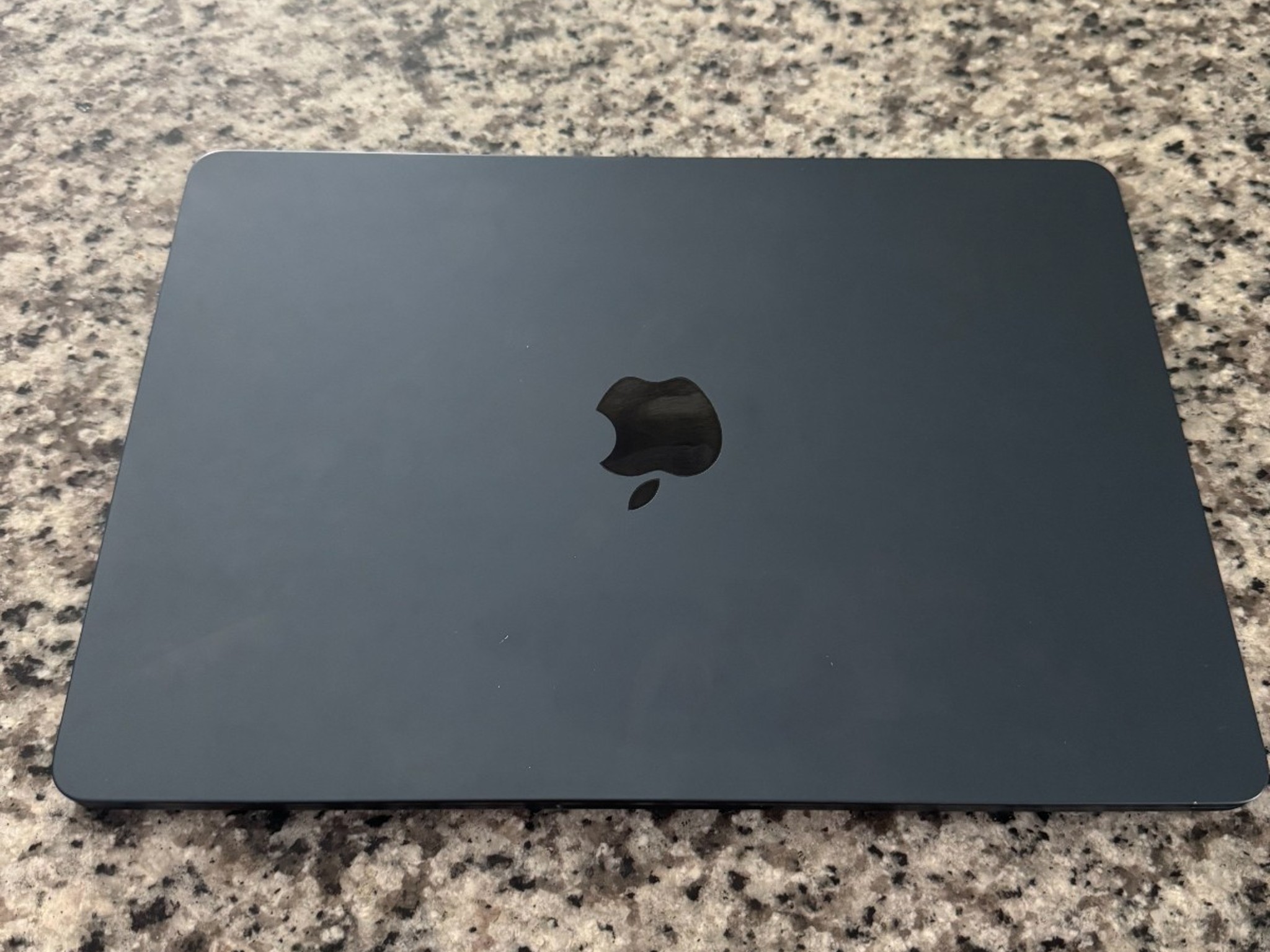 Apple MacBook Air M2 (2022) – Midnight – 256GB – I need this off my hands