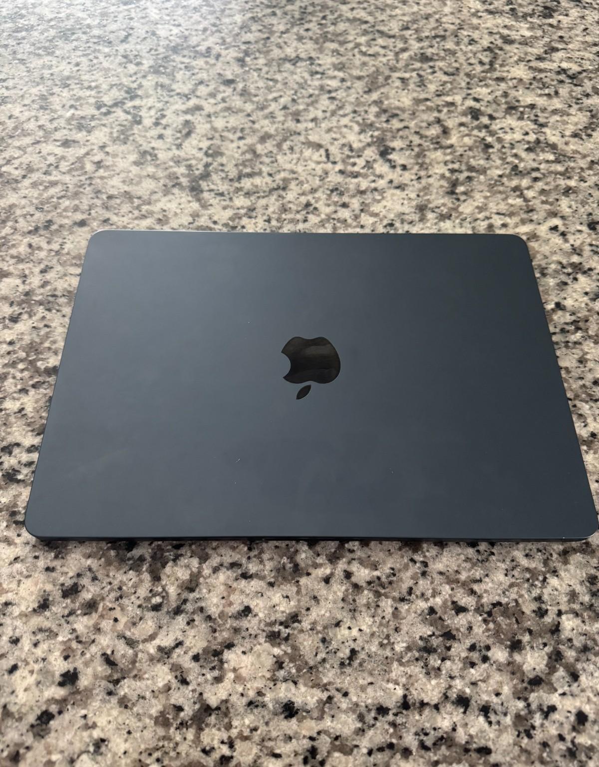 Apple MacBook Air M2 (2022) – Midnight – 256GB – I need this off my hands