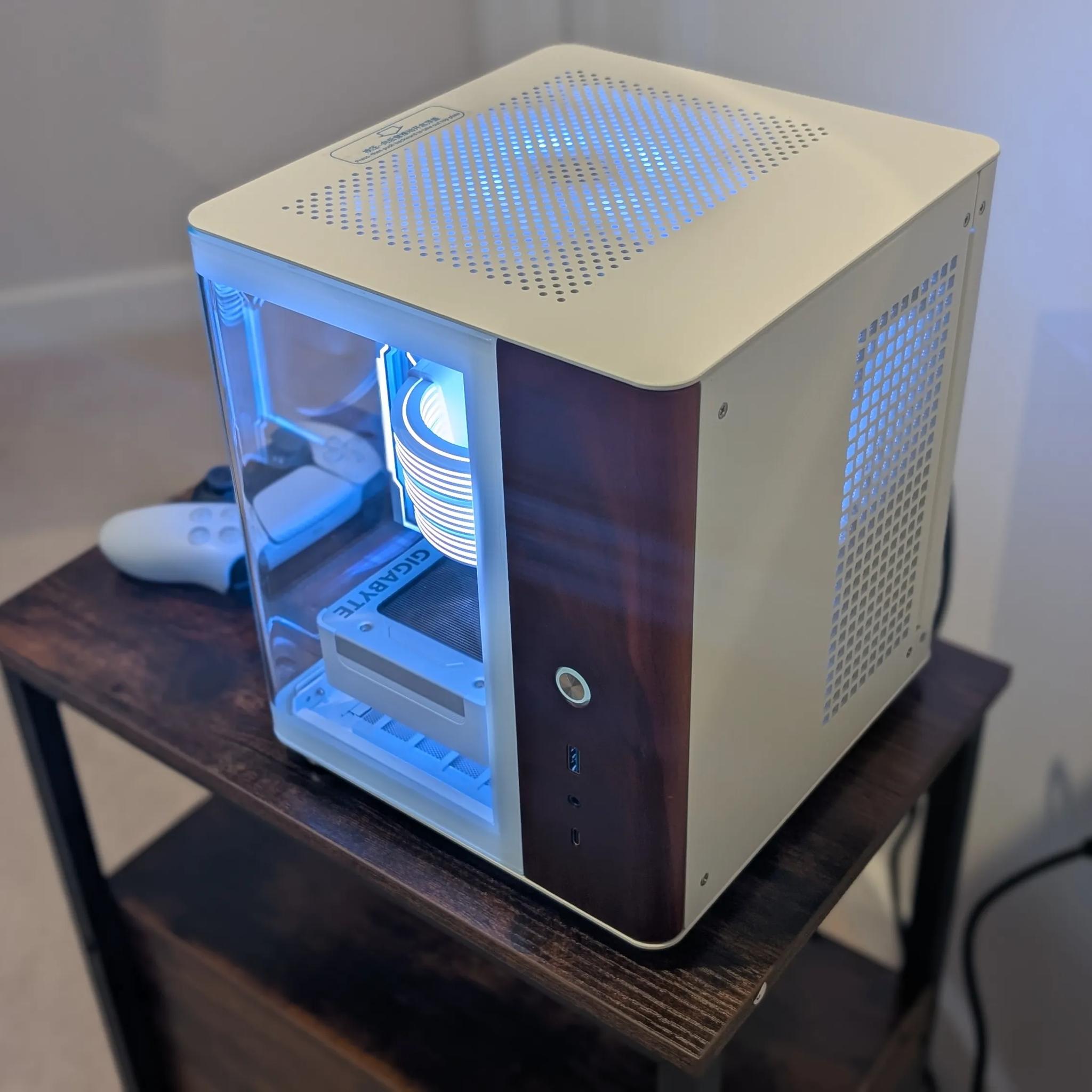 Mini ITX tiny fishtank! 5060 Ti 16GB + 9600X