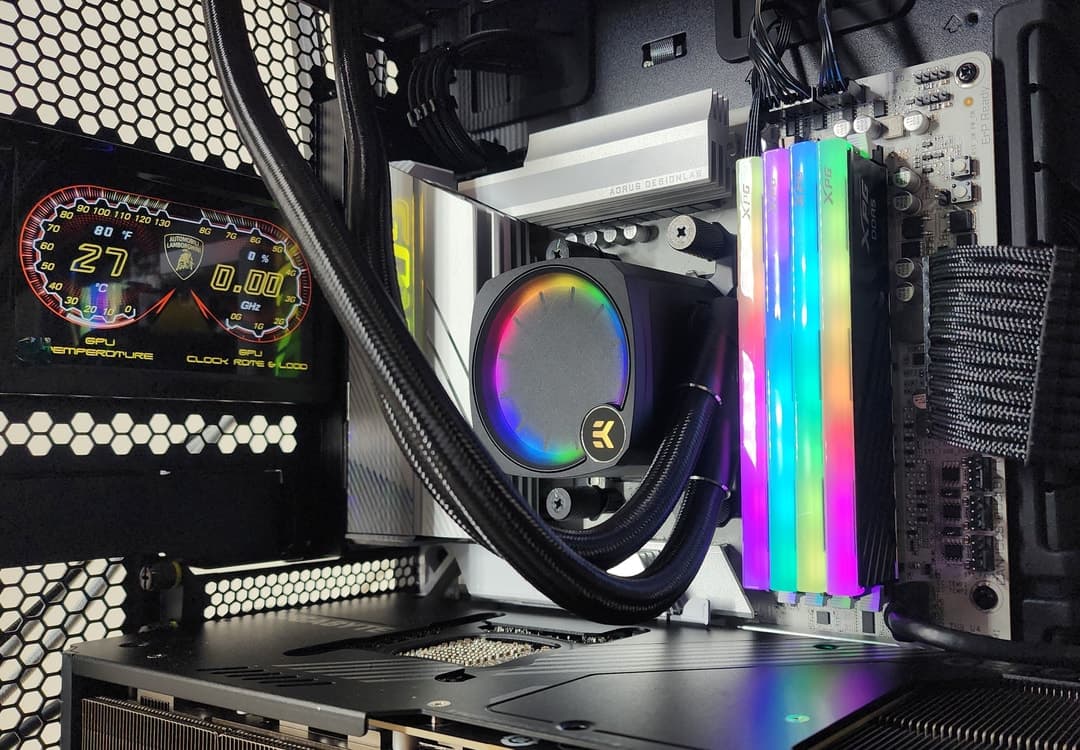 Gaming PC Ryzen 7 9800X3D 64GB RAM 4TB SSD RTX 5090 32GB Windows 11 PC