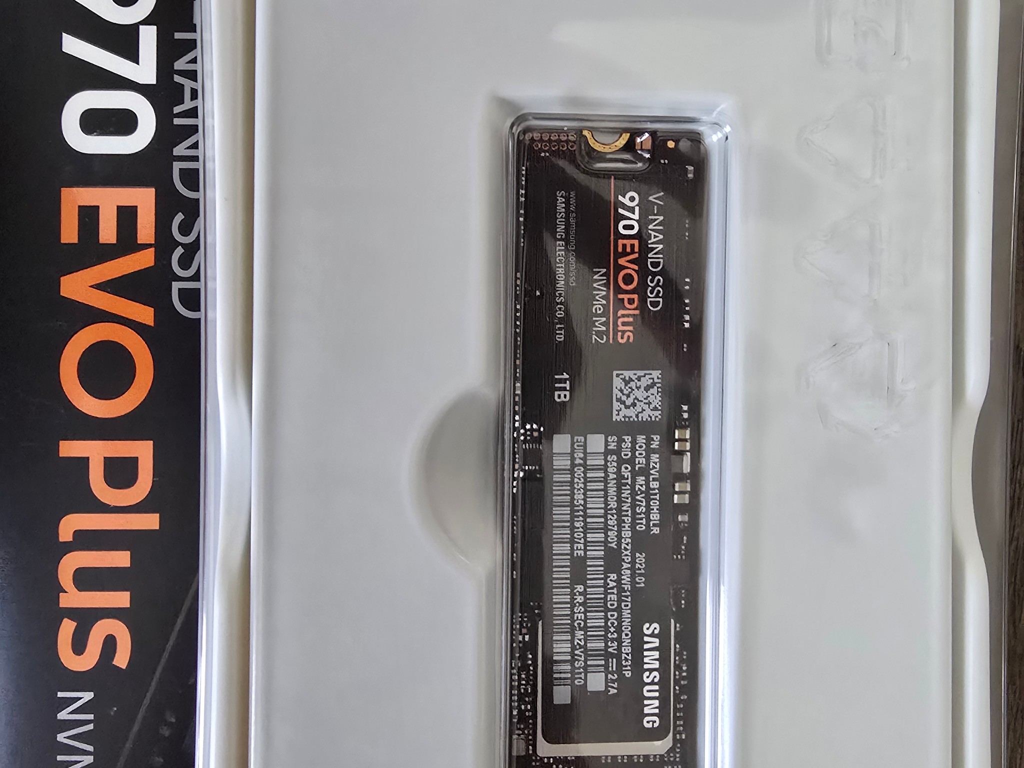 ASUS X670E Prime Motherboard, 1TB Samsung 970 NVME, 4 Lian Li 140mm Uni Fans