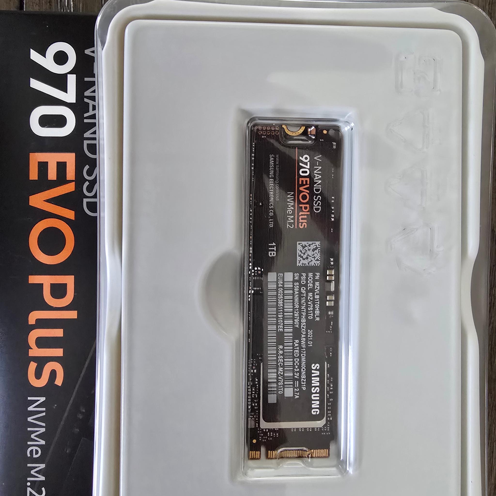 ASUS X670E Prime Motherboard, 1TB Samsung 970 NVME, 4 Lian Li 140mm Uni Fans