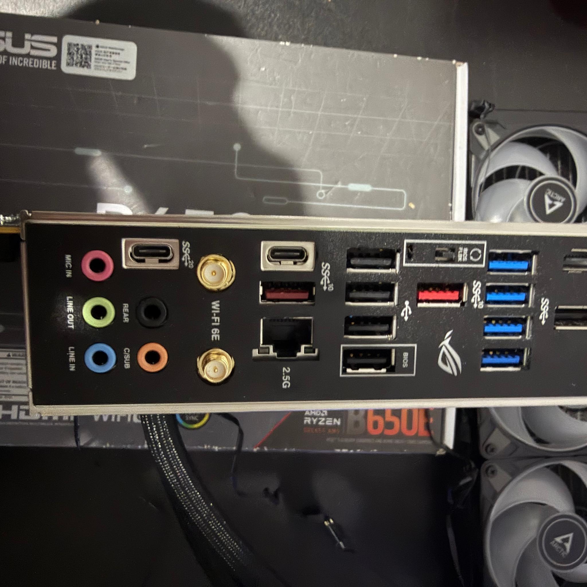 Ryzen 5 9600X, ASUS ROG STRIX B650 F Gaming Wifi, Arctic AIO COMBO