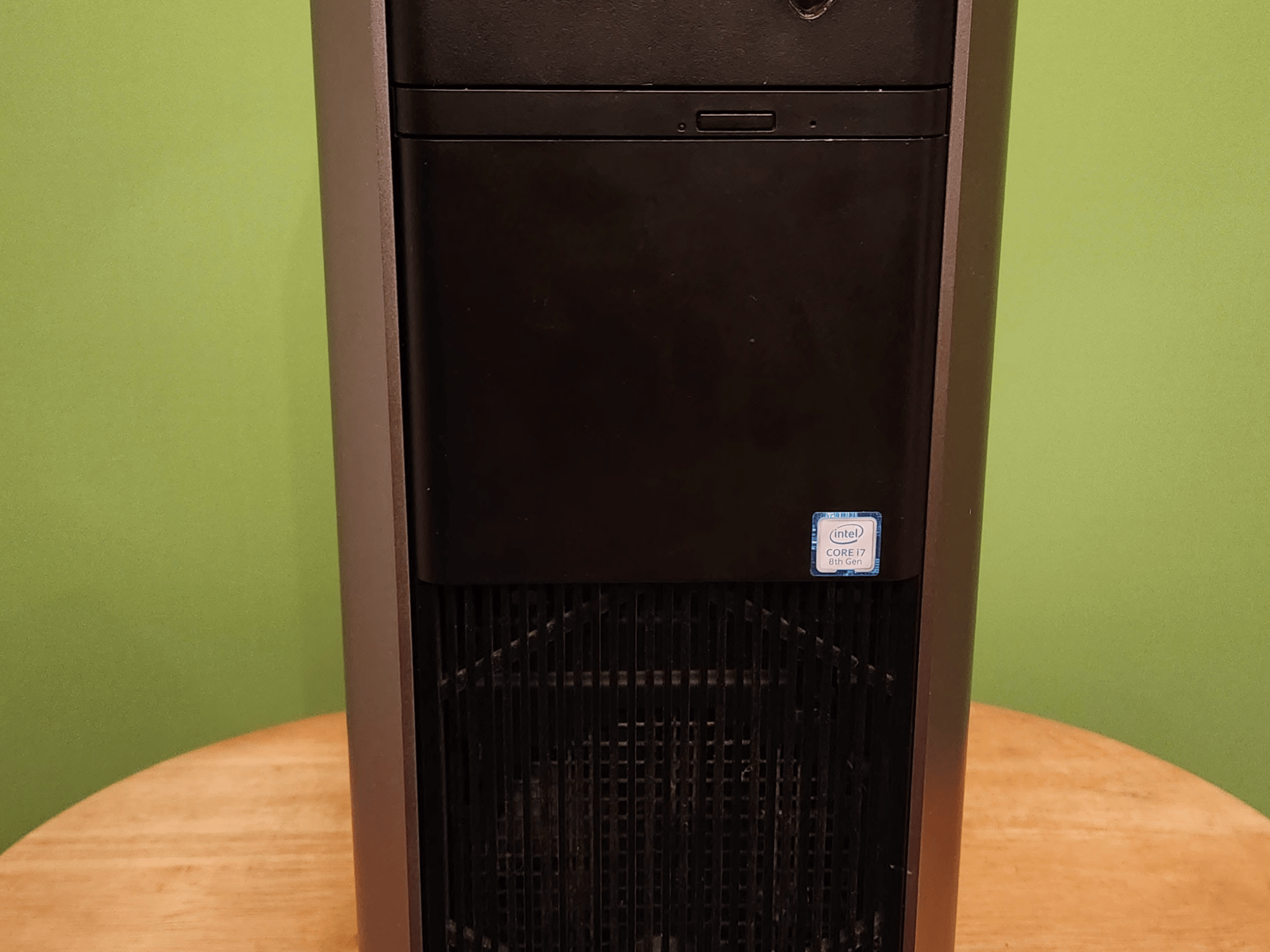 Alienware R8 | Intel i7 8700 | Nvidia RTX 2080 | 16gb DDR4 | 256gb NVMe | 1tb HDD