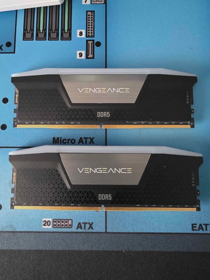CORSAIR - VENGEANCE RGB 64GB (2x32GB) DDR5 6400MHz C32 UDIMM Desktop Memory - Black