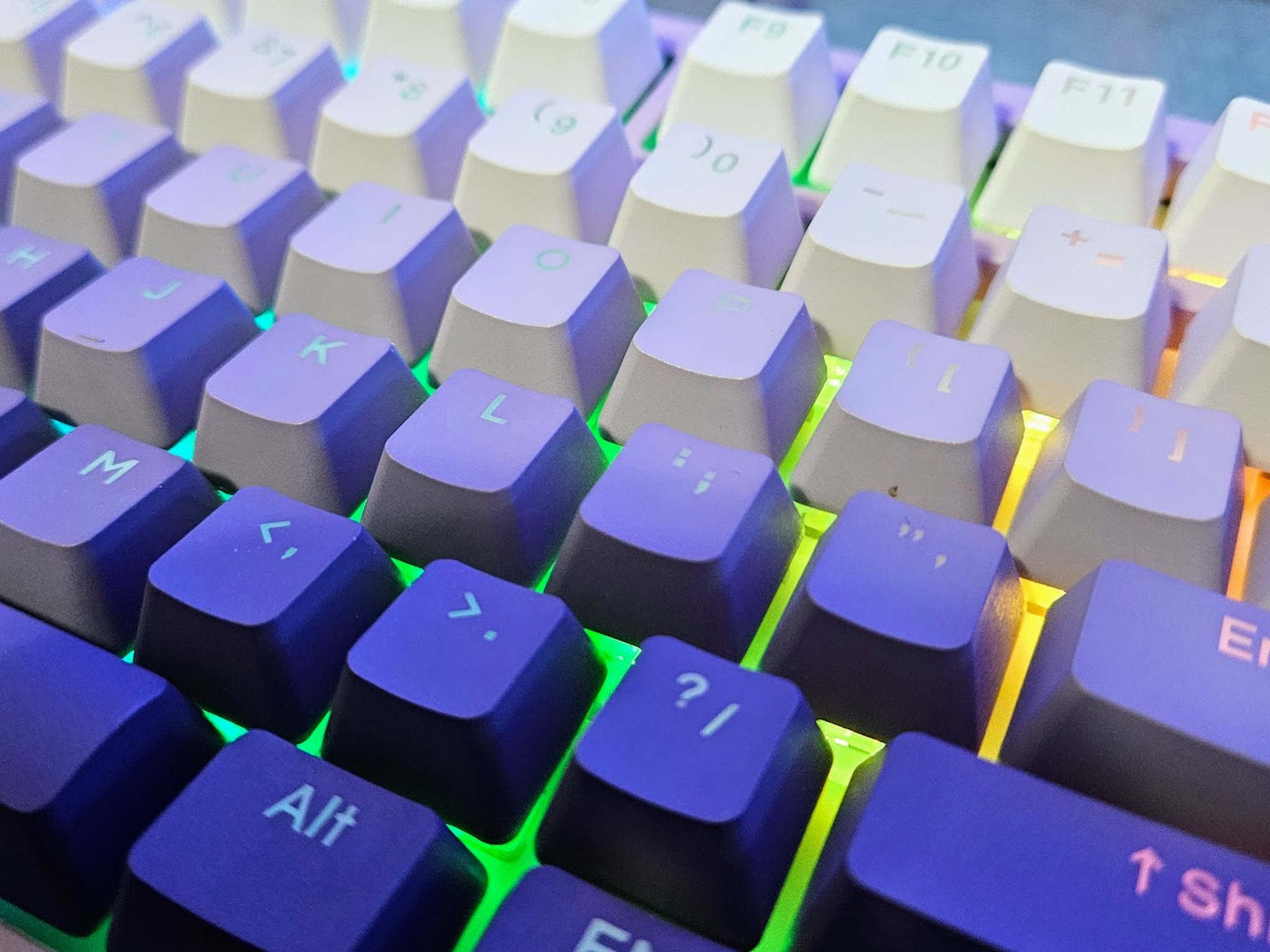 Custom Purple Gradient Keyboard with Clicky Switches | Feker Galaxy80 + Invokeys Pea Flower Clickys