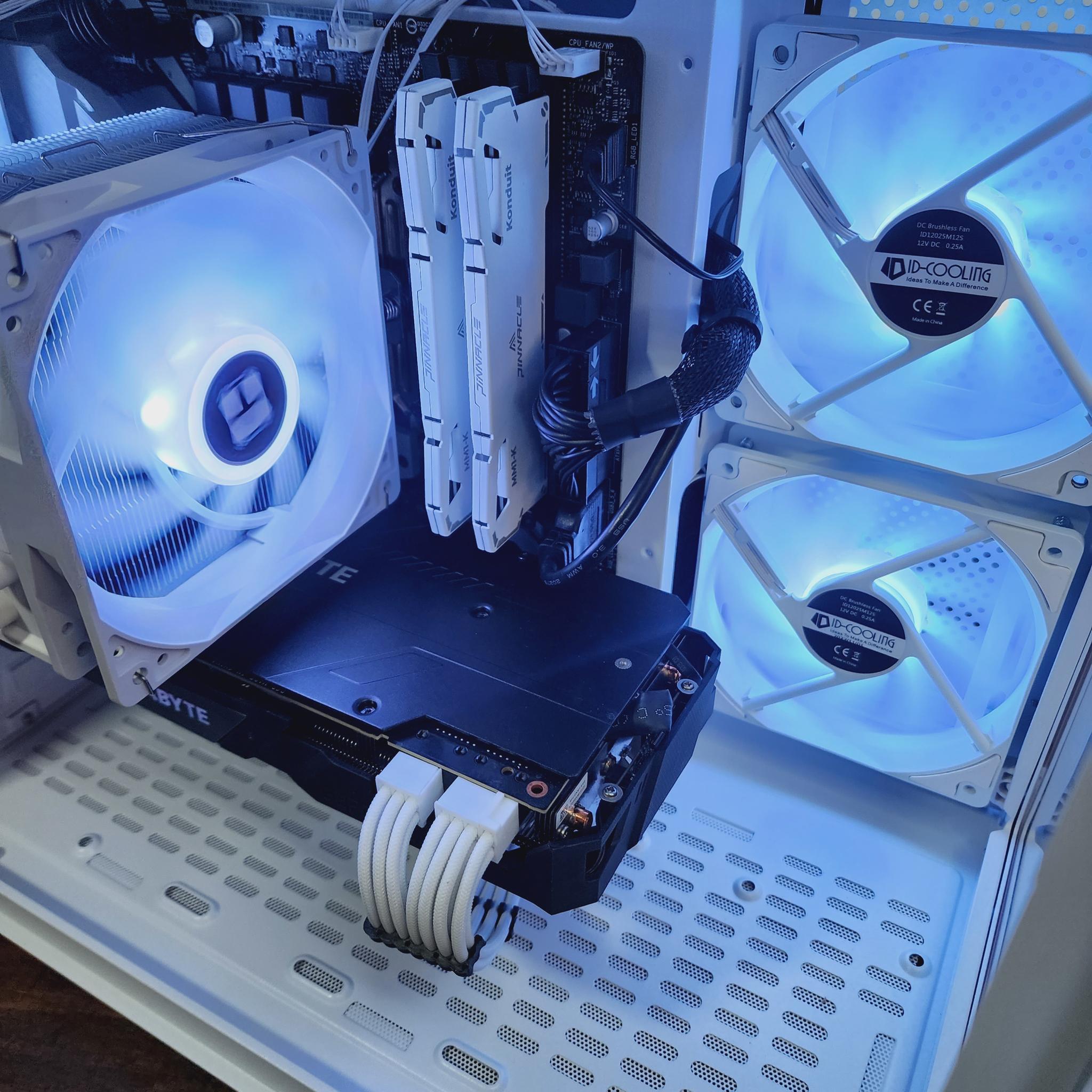💙🤍💙 Gigabyte RTX 2080 // Intel Core i5 9600K // Timetec 16GB 3600MHz*