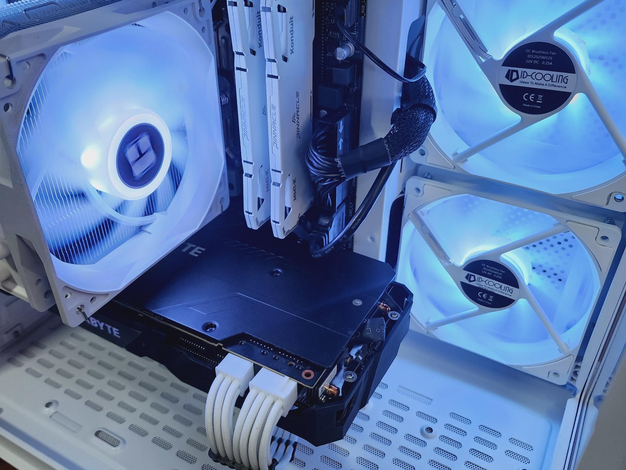 💙🤍💙 Gigabyte RTX 2080 // Intel Core i5 9600K // Timetec 16GB 3600MHz*