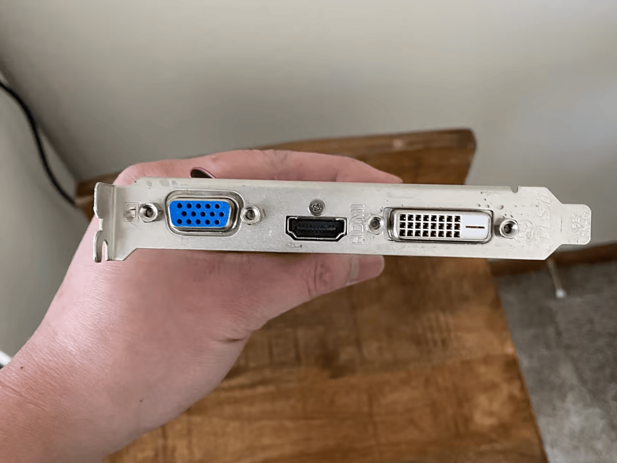 MSI Radeon HD 6570 & 2 Sata Cables Combo