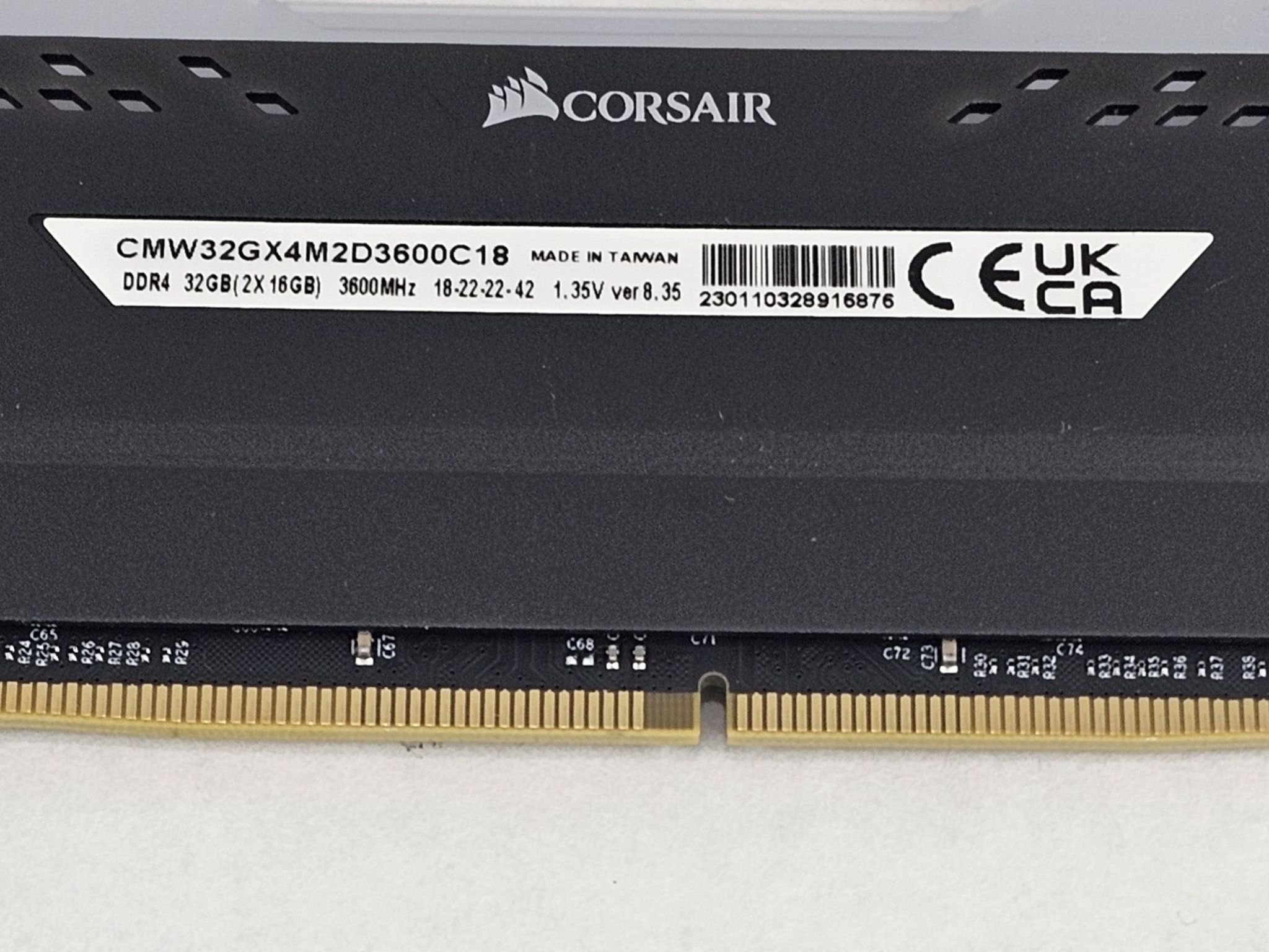 32GB DDR4 (2x16GB) CL18 3600MT/s Corsair Vengeance RGB PRO