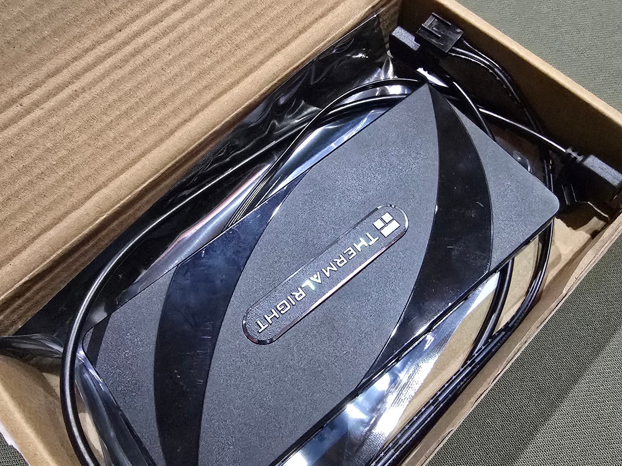 Thermalright ARGB Fan HUB Controller Support 8 Groups of Fans, 8-Port 4 Pin PC Fan Controller