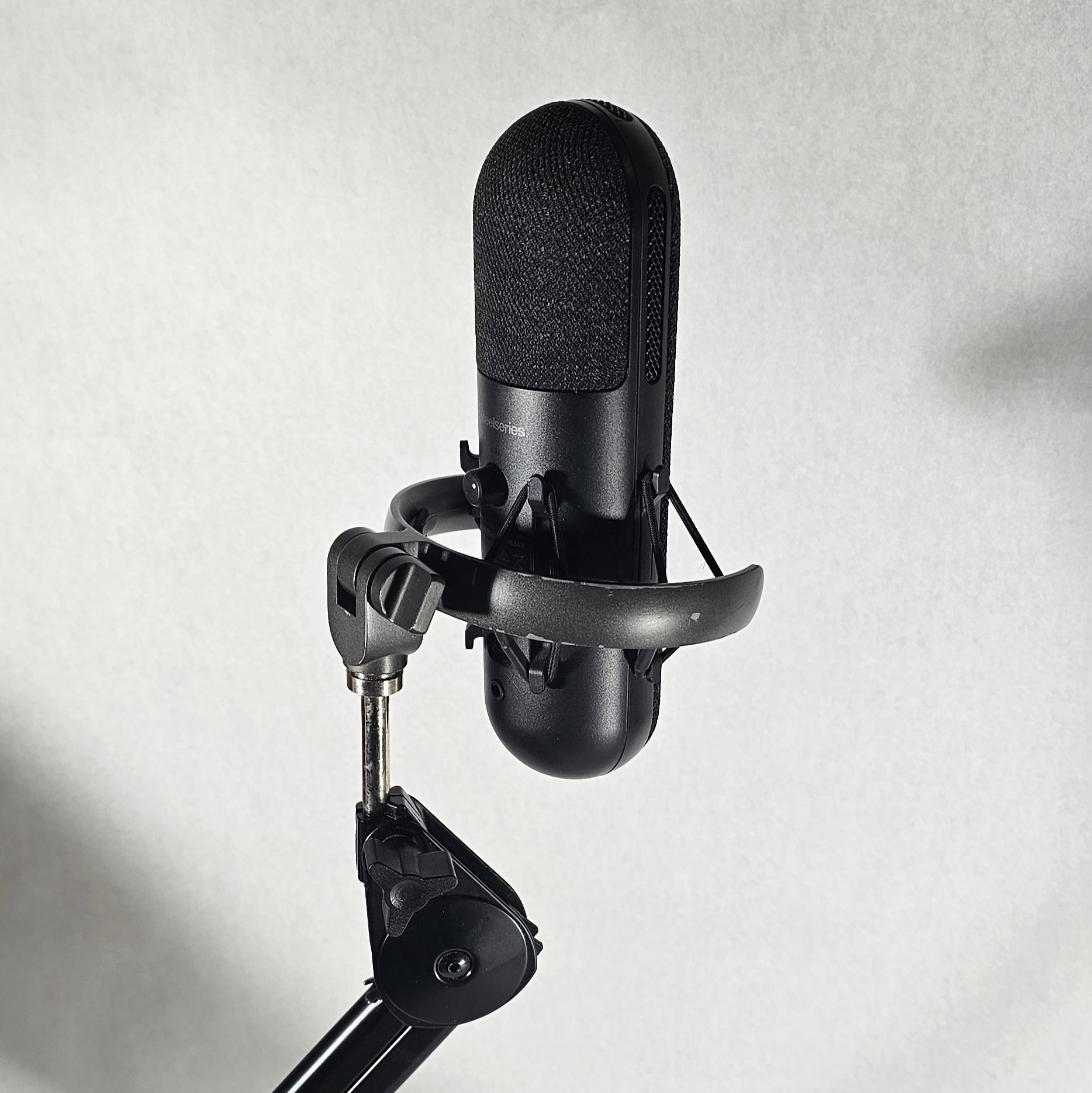 SteelSeries Alias Microphone and Samson MBA38 Arm Stand Clamp