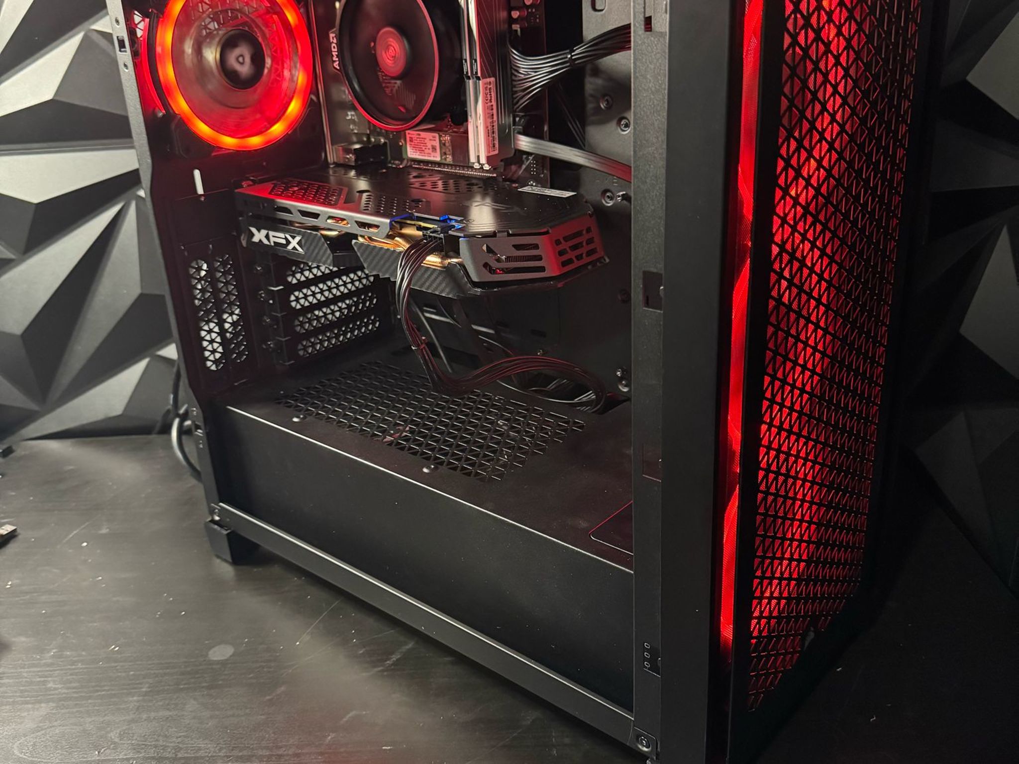💰 Budget Baddie 580 💀🔥 Ryzen 2600| RX 580| 16 GB DDR4 |1.75 TB Storage