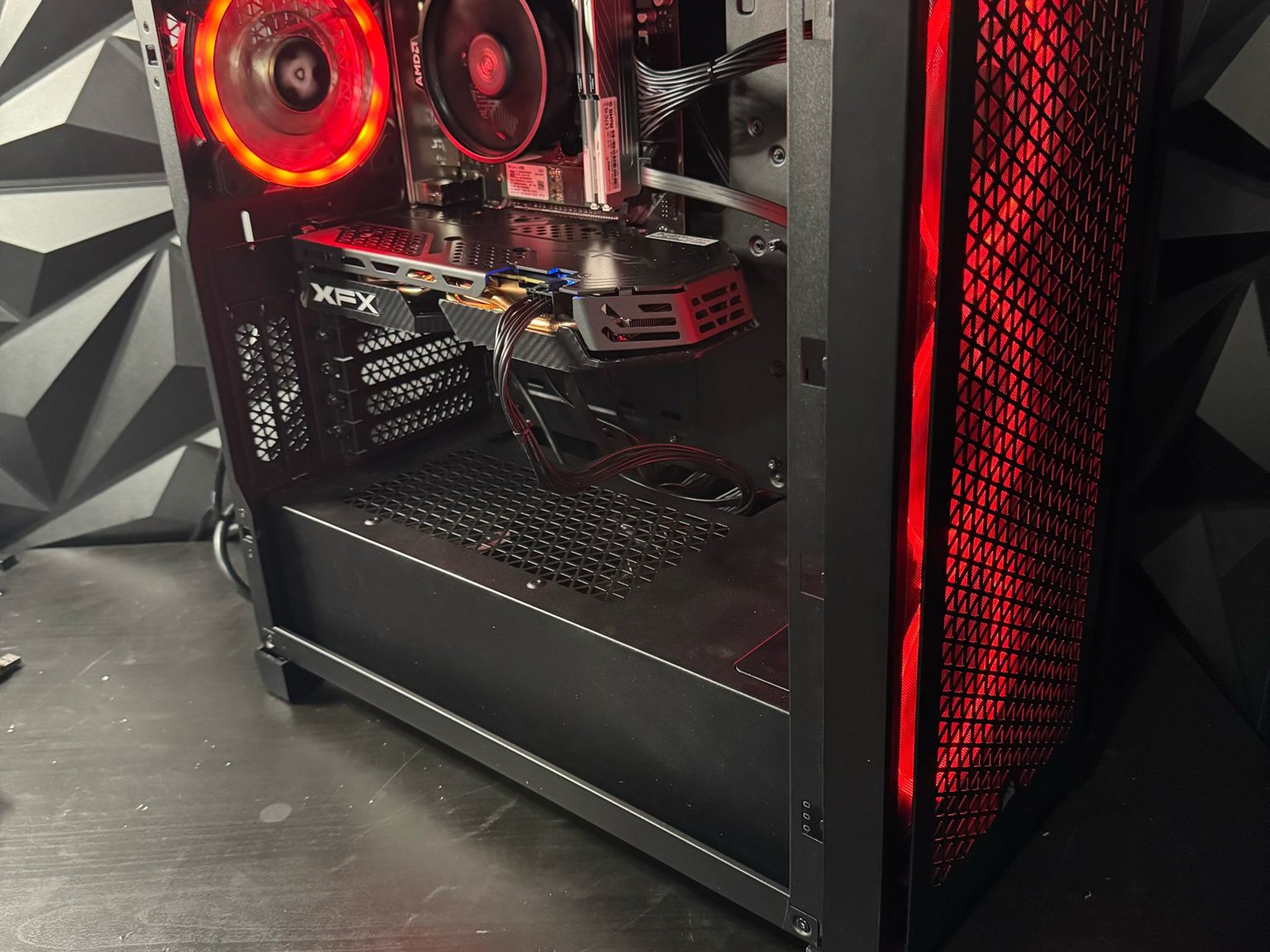 💰 Budget Baddie 580 💀🔥 Ryzen 2600| RX 580| 16 GB DDR4 |1.75 TB Storage