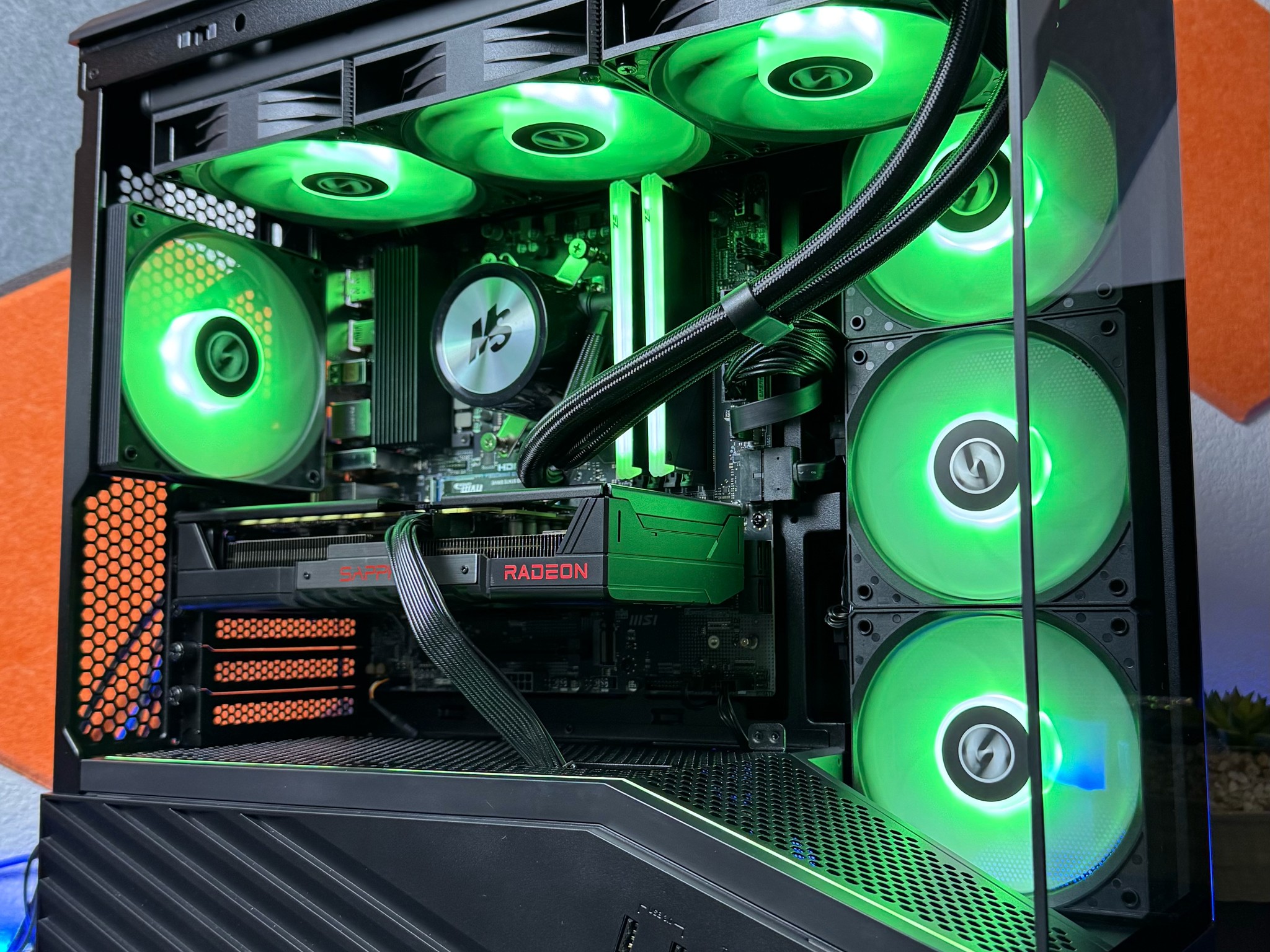 Custom Ryzen 5 7500X3D / RX 9060 XT 16g  Gaming PC Build