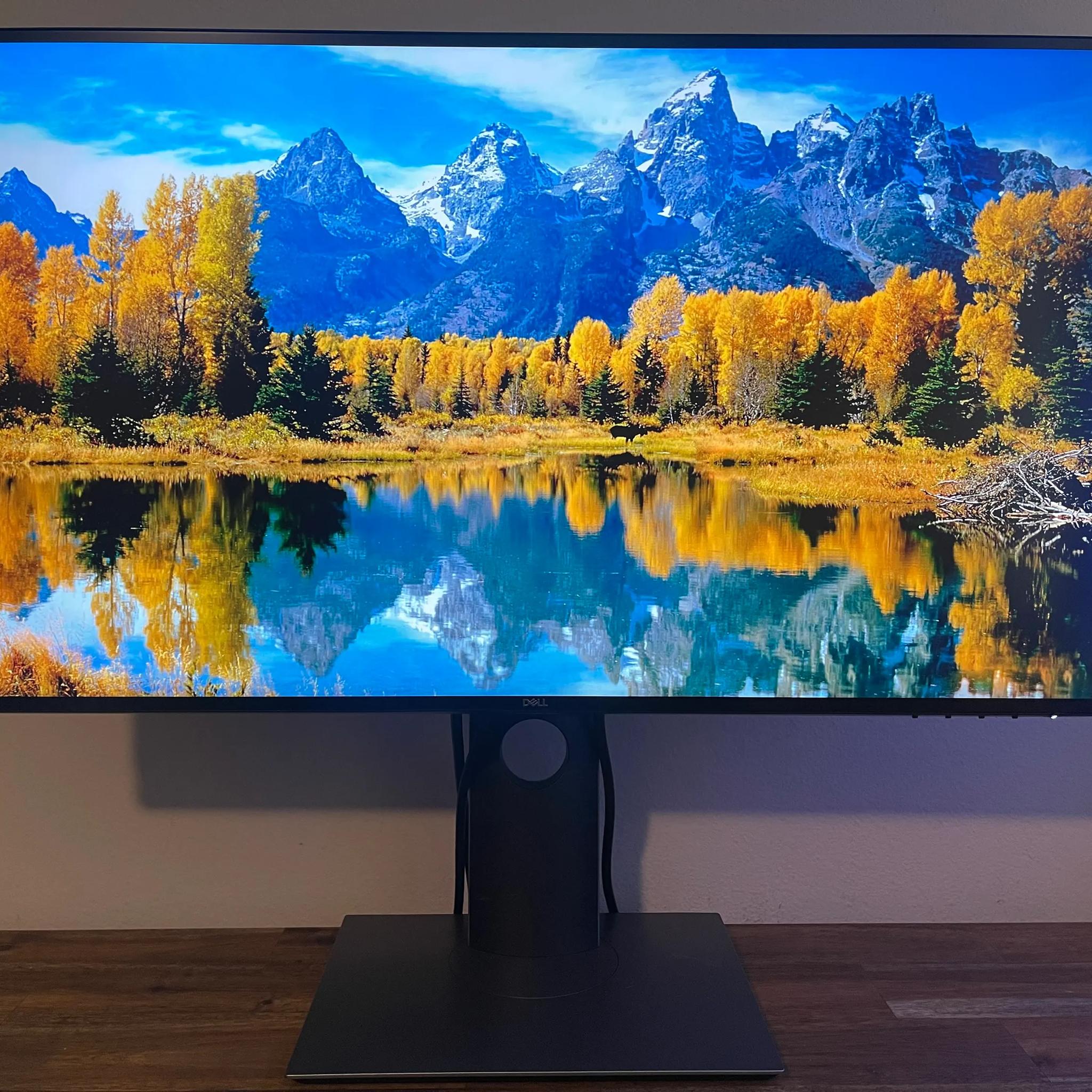 Dell U2720QM 27" UltraSharp 4K Monitor