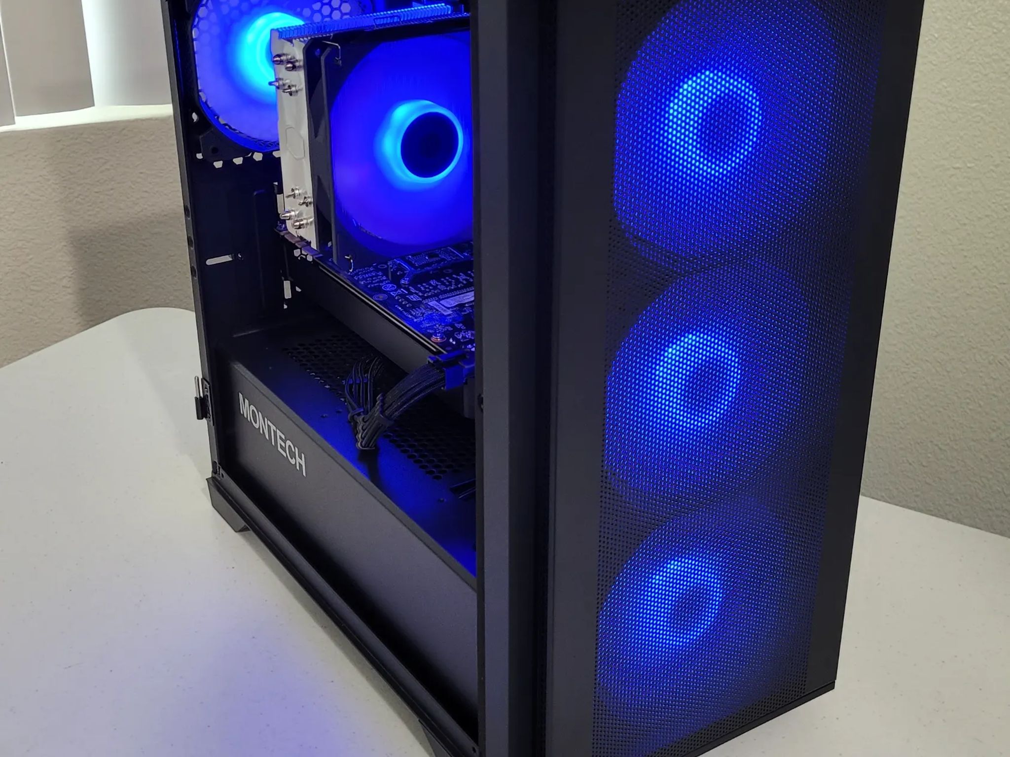 Black Gaming PC (Ryzen 5 2600X + GTX 1070 Ti + 1TB SSD + 16GB RAM + Wifi)