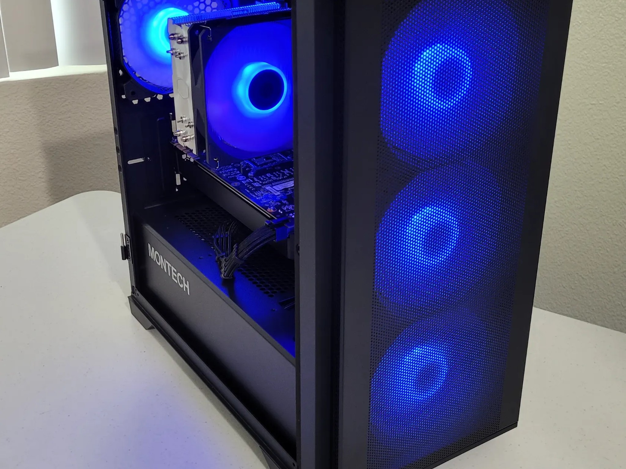 Black Gaming PC (Ryzen 5 2600X + GTX 1070 Ti + 1TB SSD + 16GB RAM + Wifi)