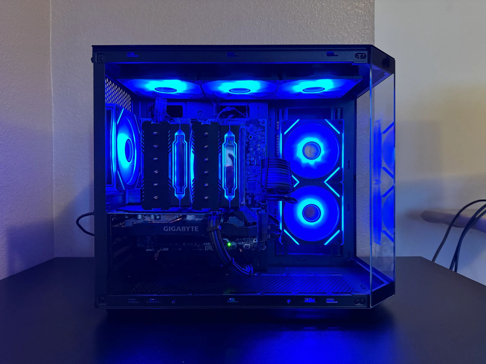 i7 4770K | GeForce GTX 1660 Ti | 16GB Ram | 1.5 TB Storage | WiFi & Bluetooth
