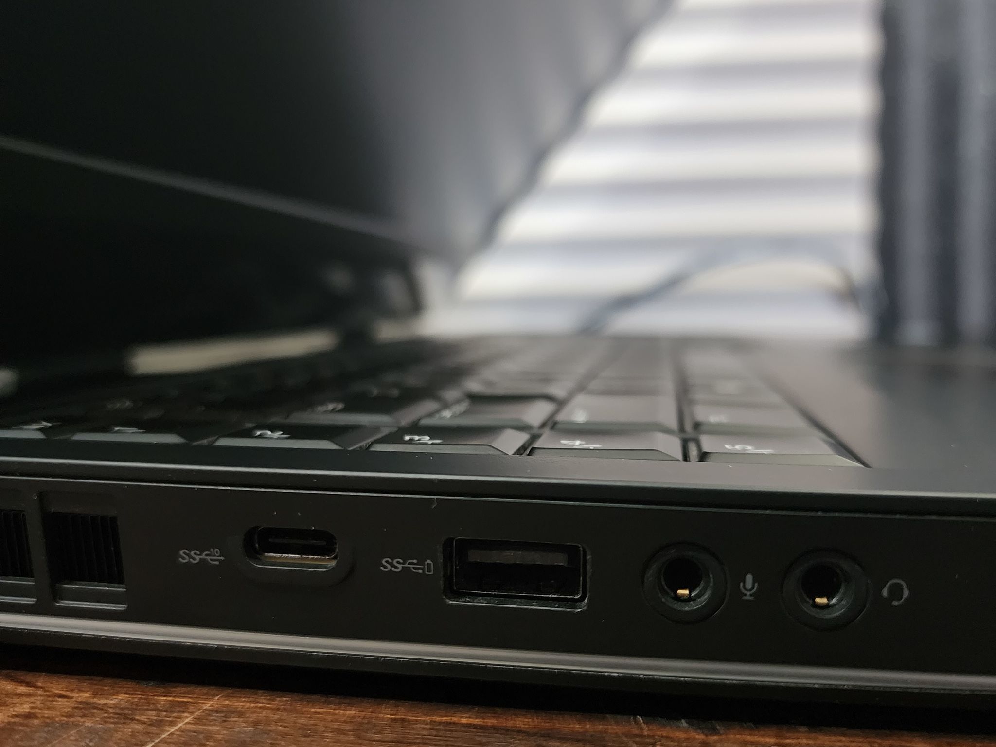 👽 GeForce GTX 1070 8GB // Intel Core i7 8750H // SK Hynix 16GB 2400MHz : Alienware 17 R5