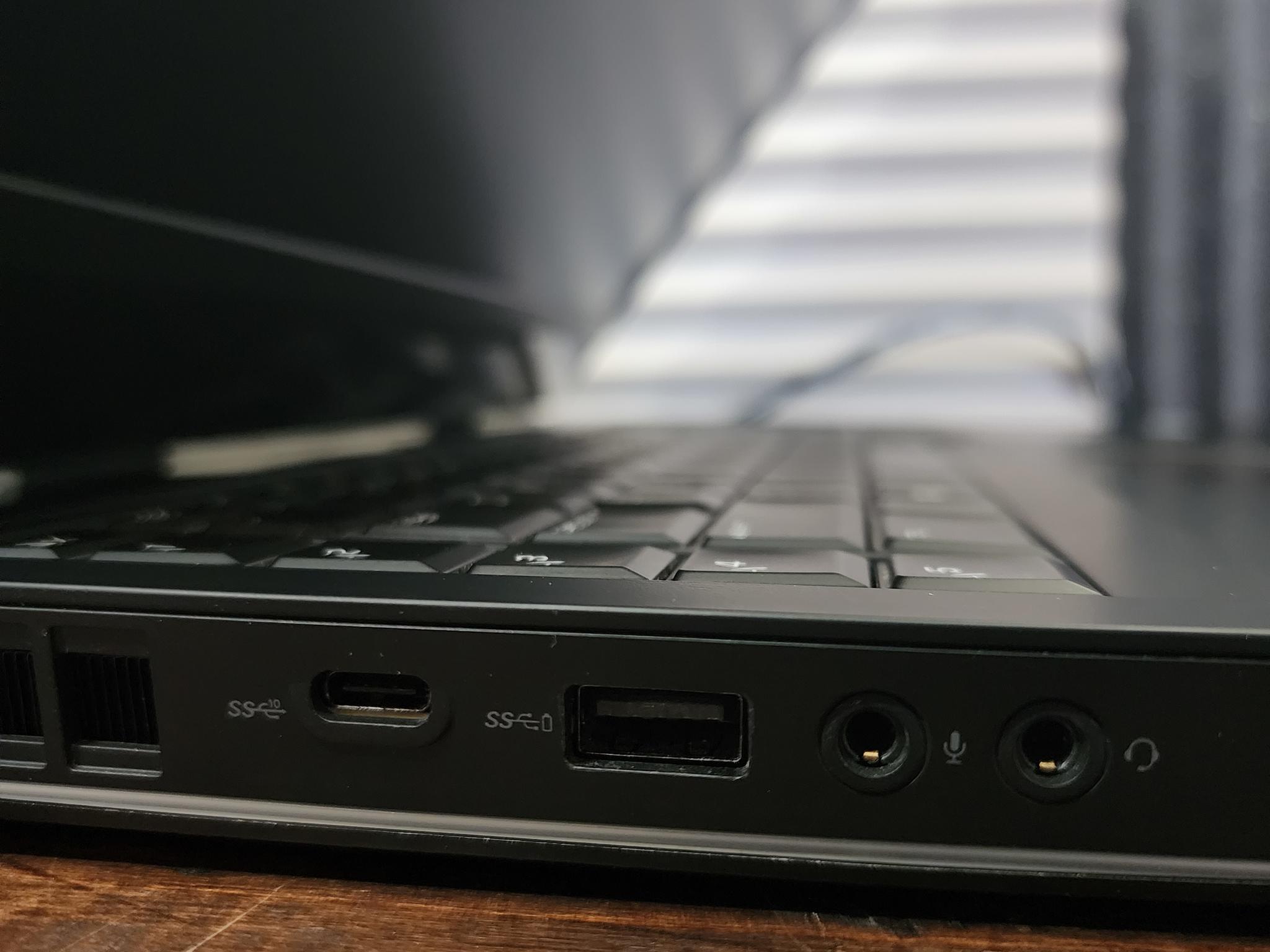 👽 GeForce GTX 1070 8GB // Intel Core i7 8750H // SK Hynix 16GB 2400MHz : Alienware 17 R5