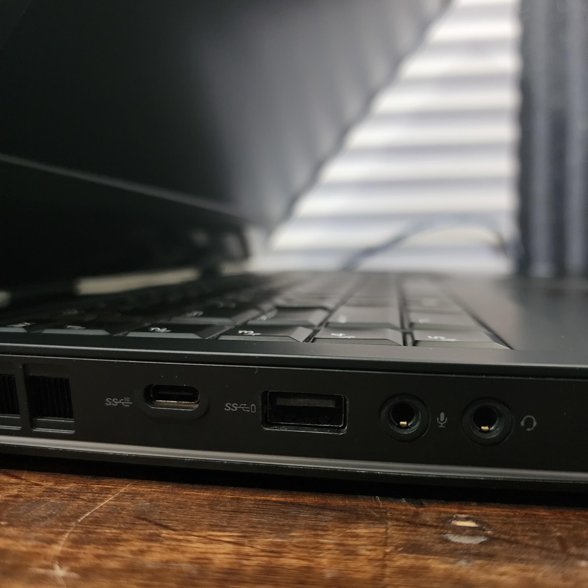 👽 GeForce GTX 1070 8GB // Intel Core i7 8750H // SK Hynix 16GB 2400MHz : Alienware 17 R5
