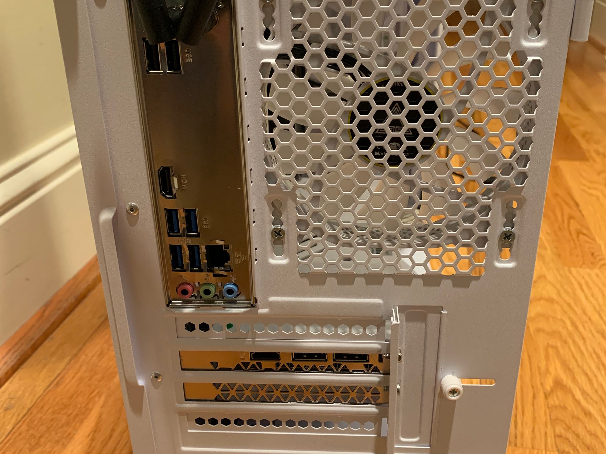 RYZEN 5 1600 RX 580 8GB WHITE RGB GAMING/STREAMING/EDITING PC 16GB RAM 1000GB M.2 SSD WINDOWS WiFi