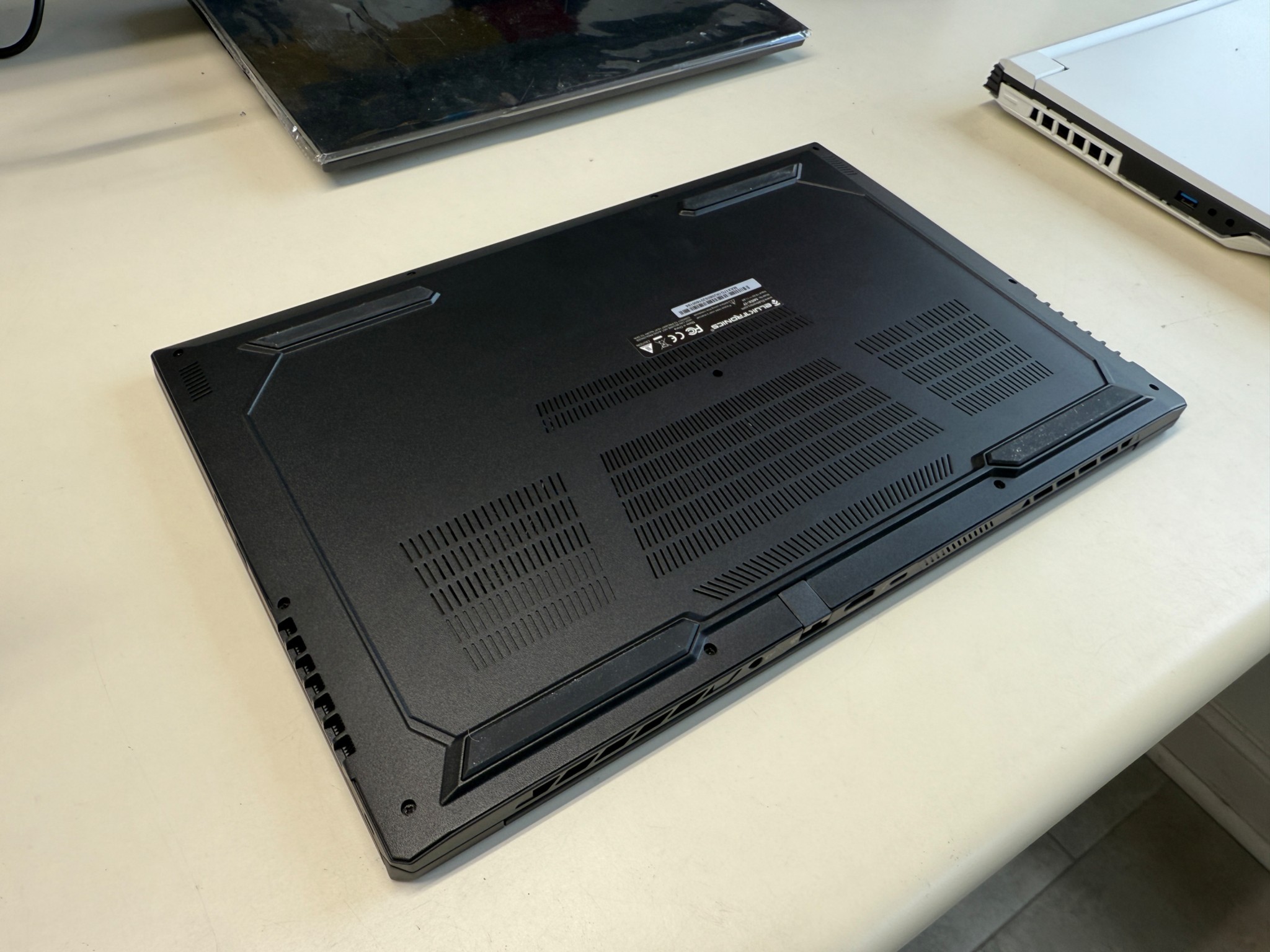 Eluktronics Max-17, i7-10875H, RTX 2080 Super, 32GB RAM, 1080p, 144HZ