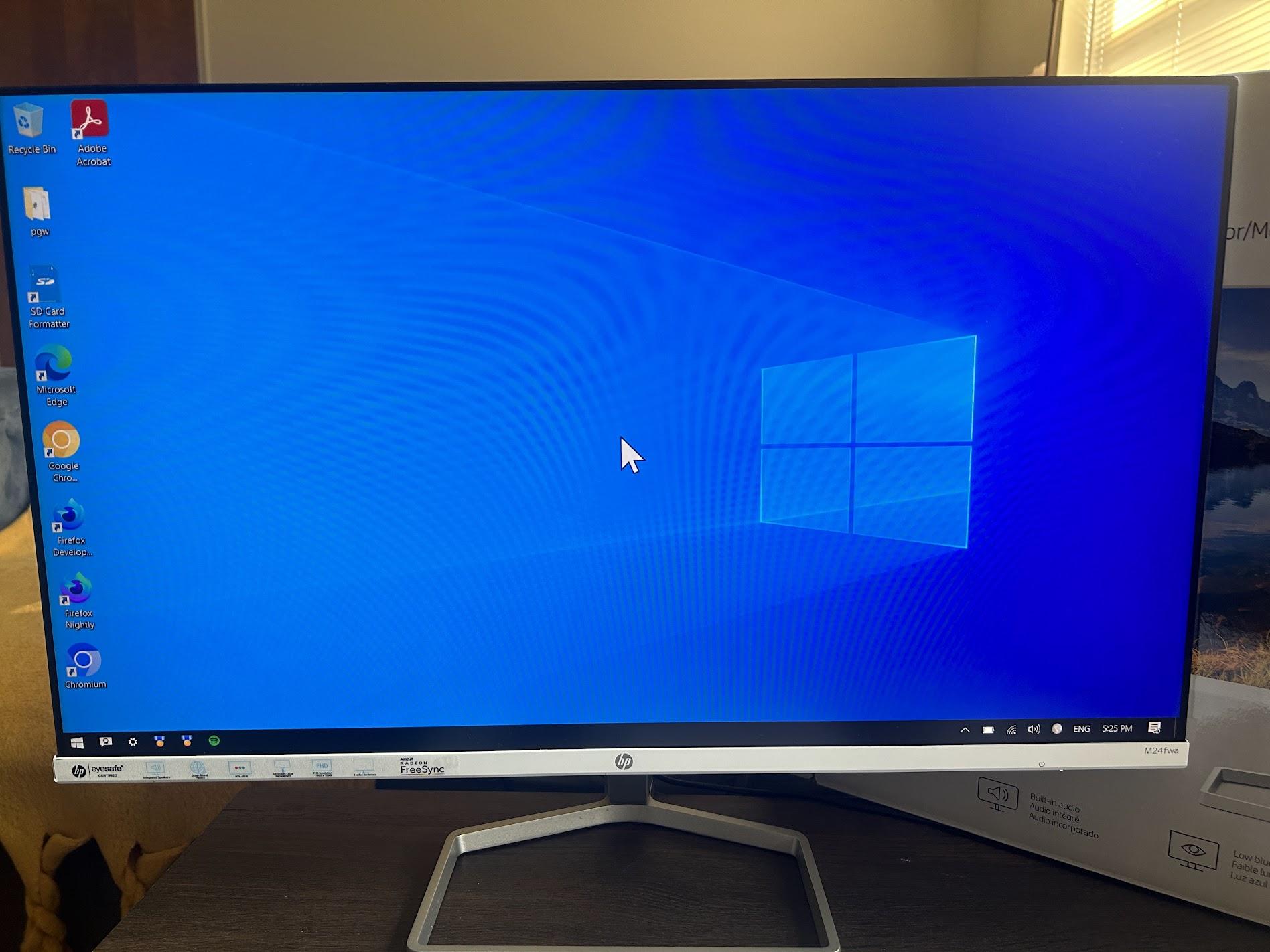 White Monitor HP M24fwa 23.8-in IPS FHD