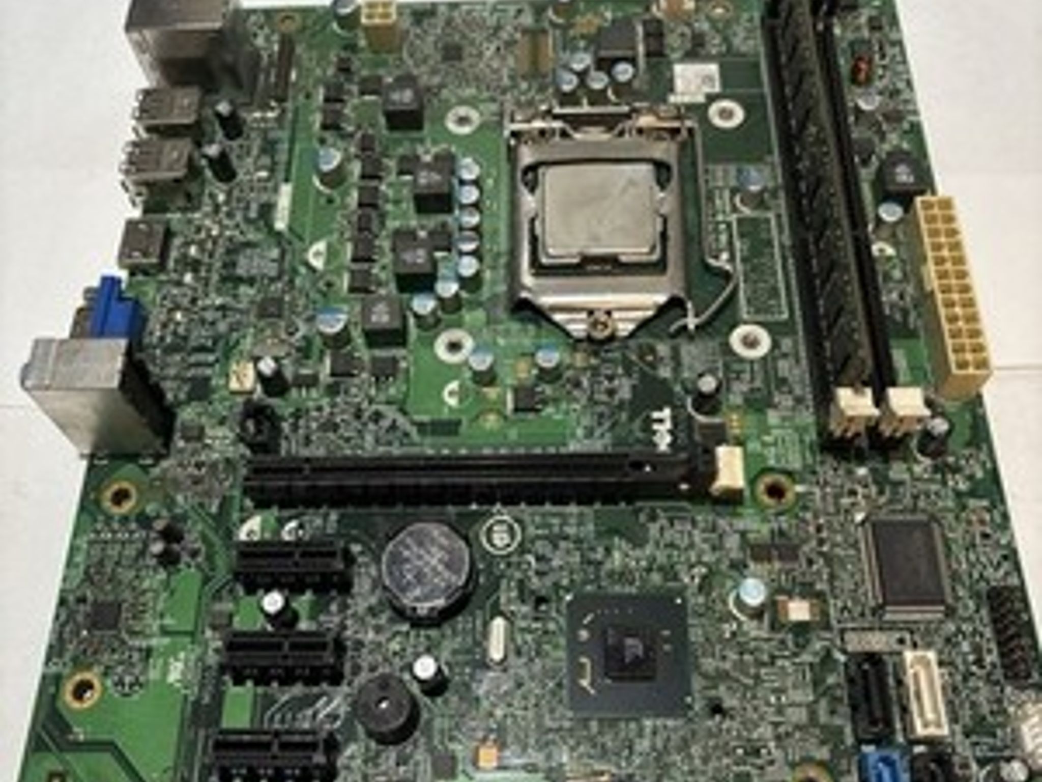 INTEL DH67BL MOTHERBOARD W/ INTEL CORE i5-2400 CPU and 4GB DDR3 RAM (NM)