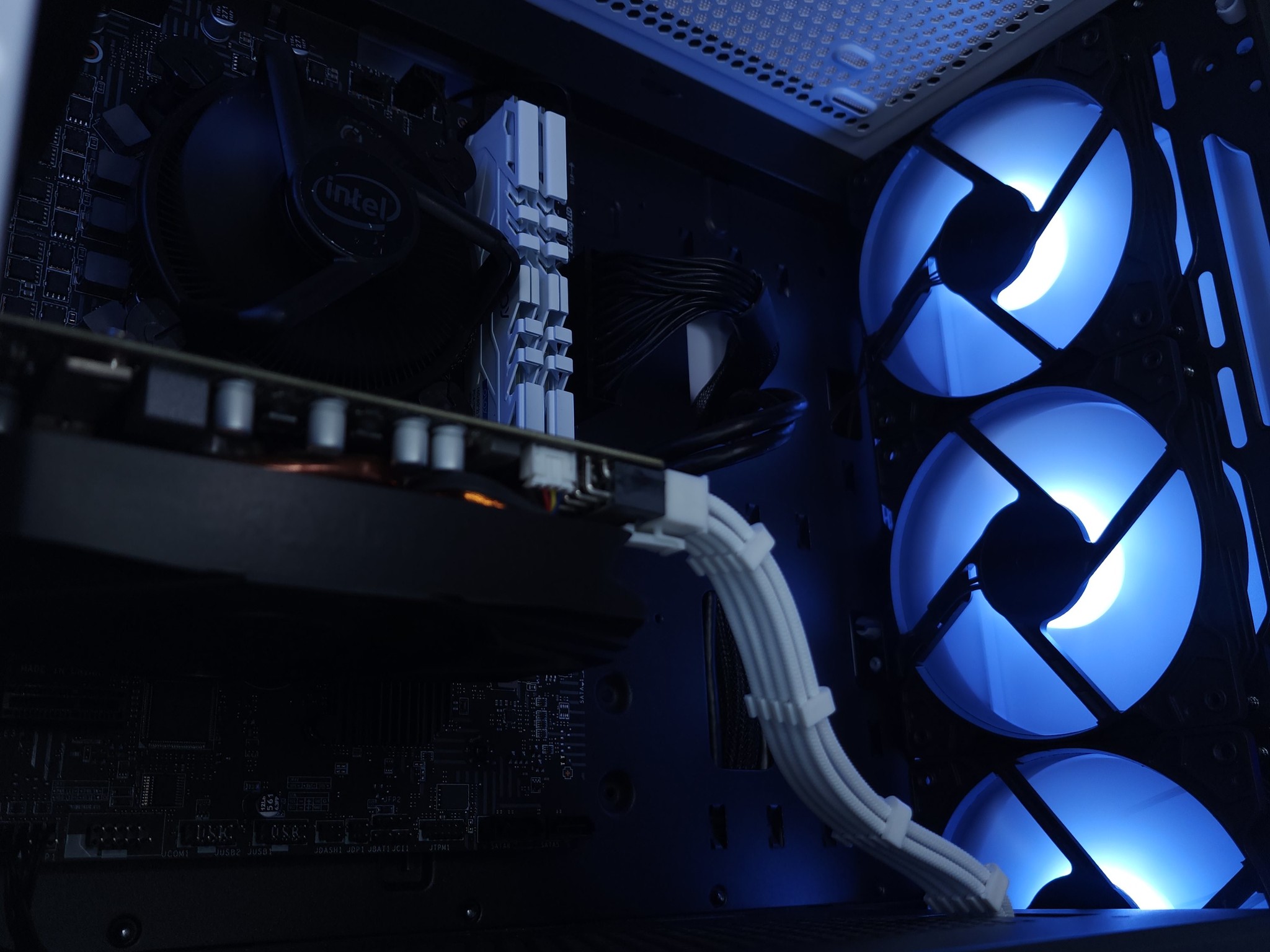 💙🤍GTX 1660 | i3 10100F | 16GB 3200MHz | 512GB NVMe