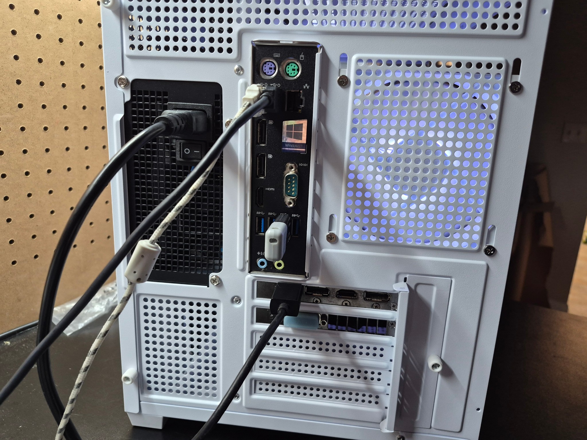 120 FPS Fortnite | Xeon (same as i7-6700), 12GB DDR4, 500GB SSD, GTX 980, Wifi, Win11, RGB