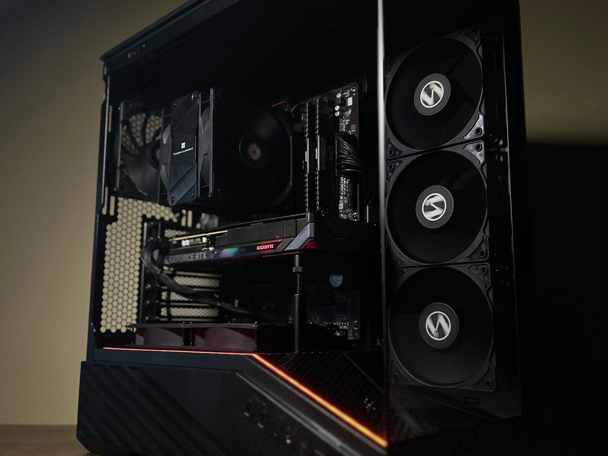 BLACKOUT🦇🖤 GAMING PC | RTX 5060 OC | RYZEN 5 5600X | 32GB DDR4 3200MT/s | 1TB SSD NVMe