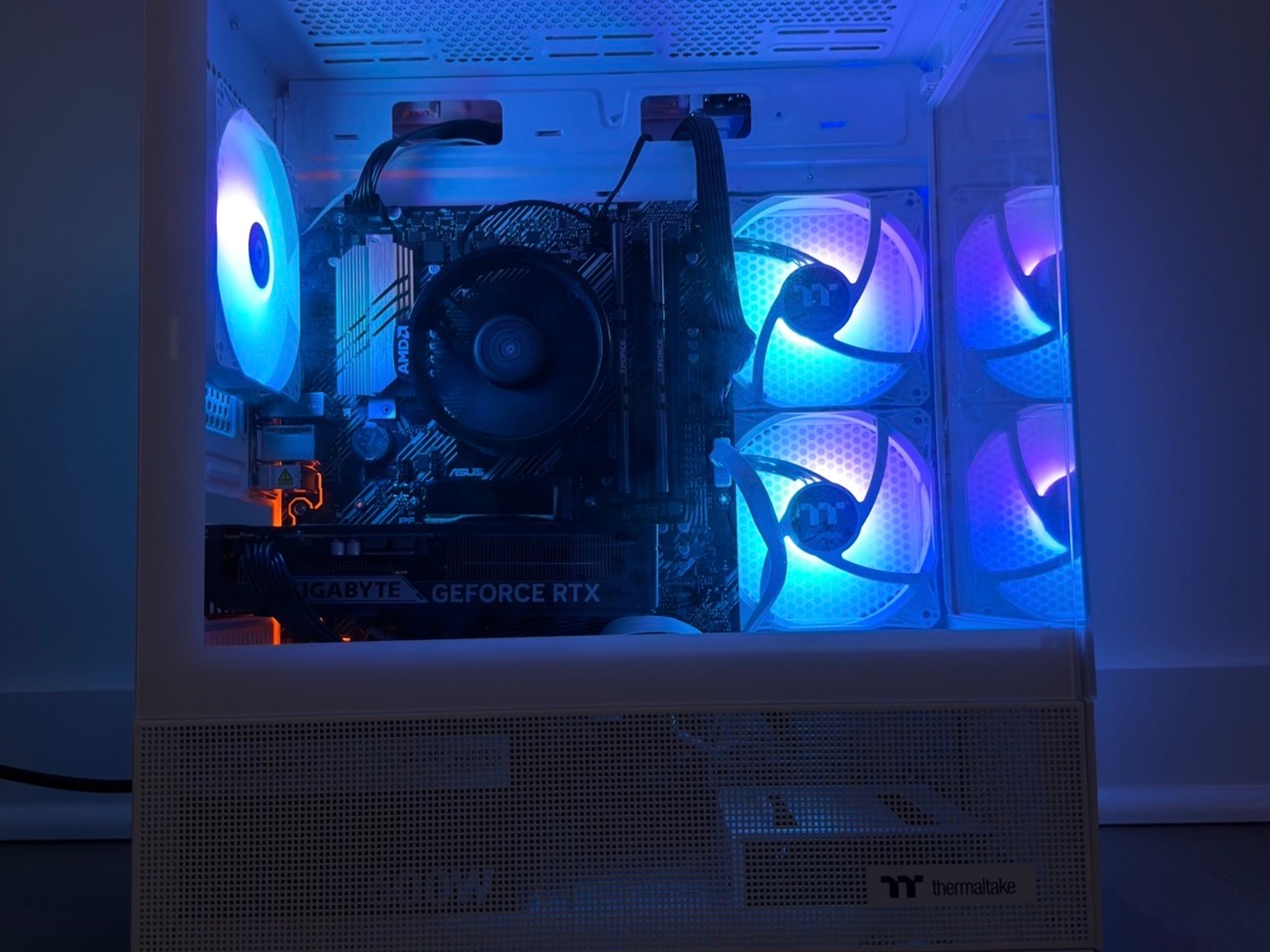 Brand New Custom PC (Ryzen 5 5500, RTX 5060, 16 GB RAM)