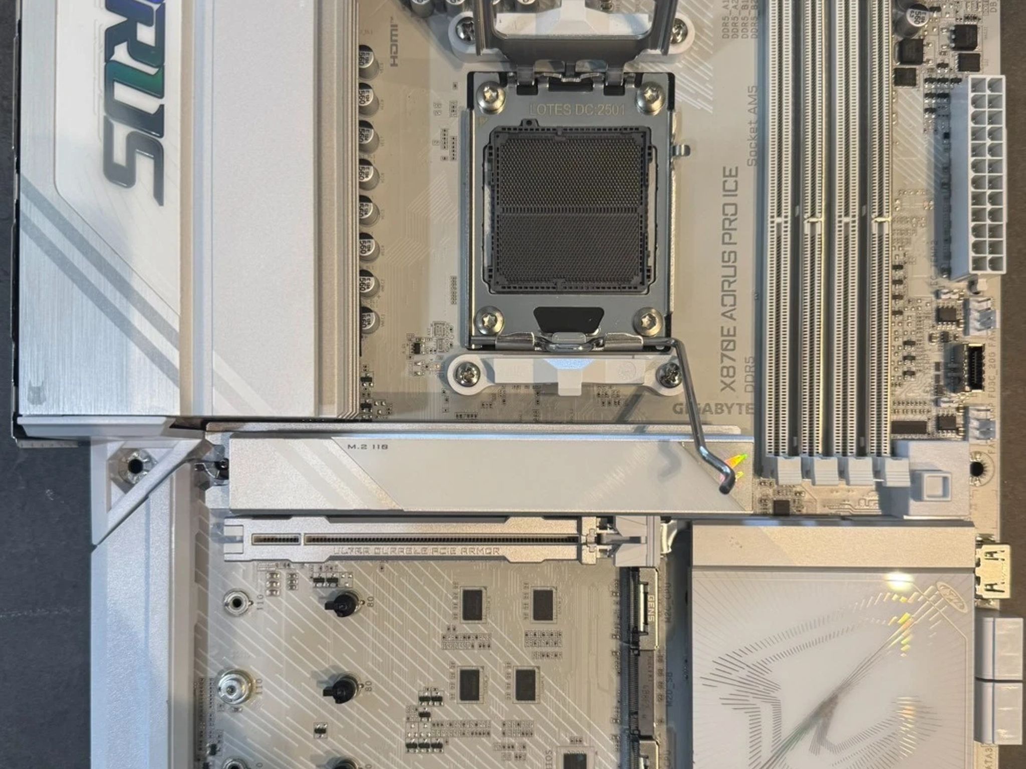 GIGABYTE - X870E AORUS PRO ICE (Socket AM5) AMD X870 ATX DDR5 Wi-Fi Motherboard