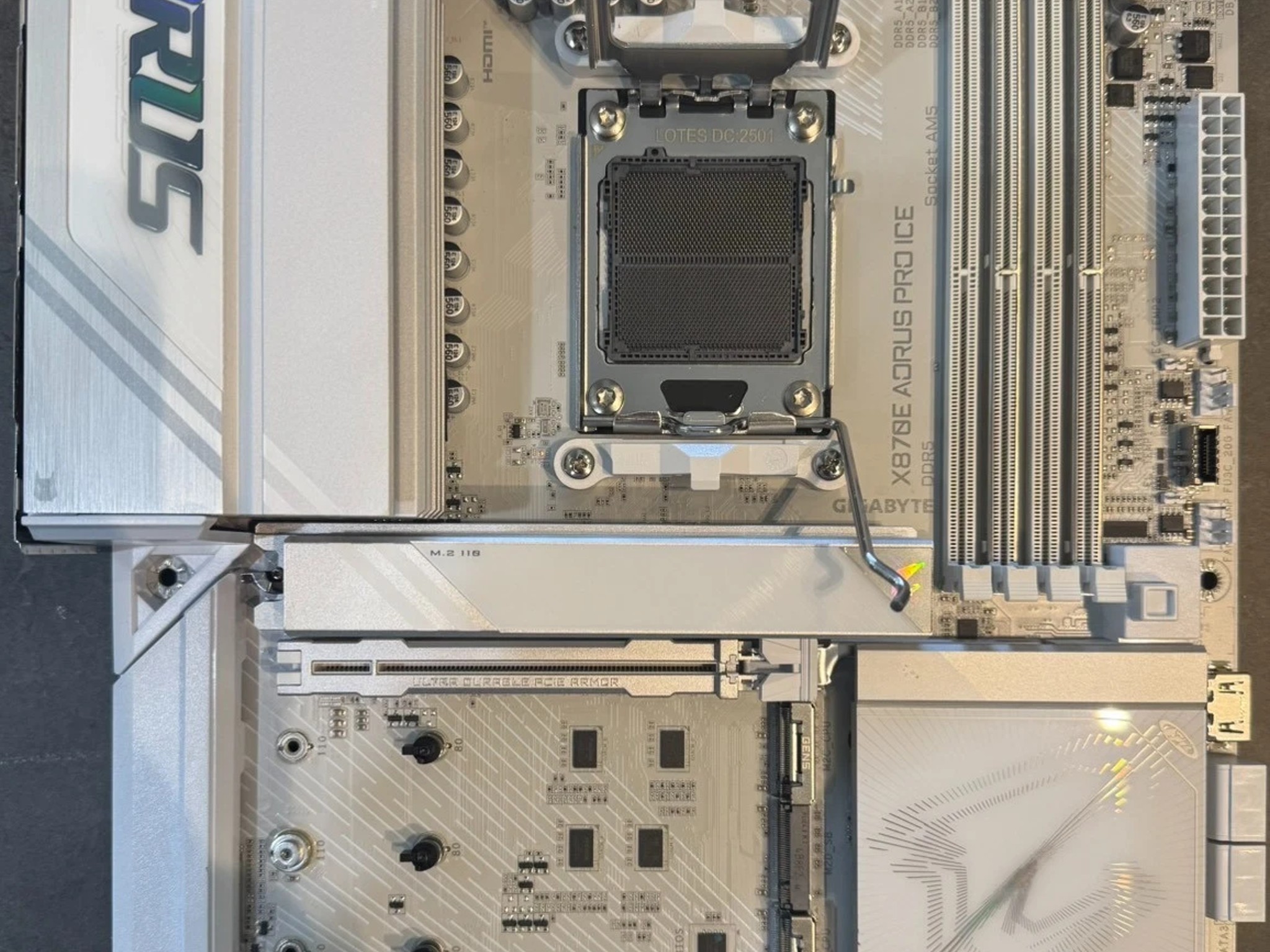 GIGABYTE - X870E AORUS PRO ICE (Socket AM5) AMD X870 ATX DDR5 Wi-Fi Motherboard