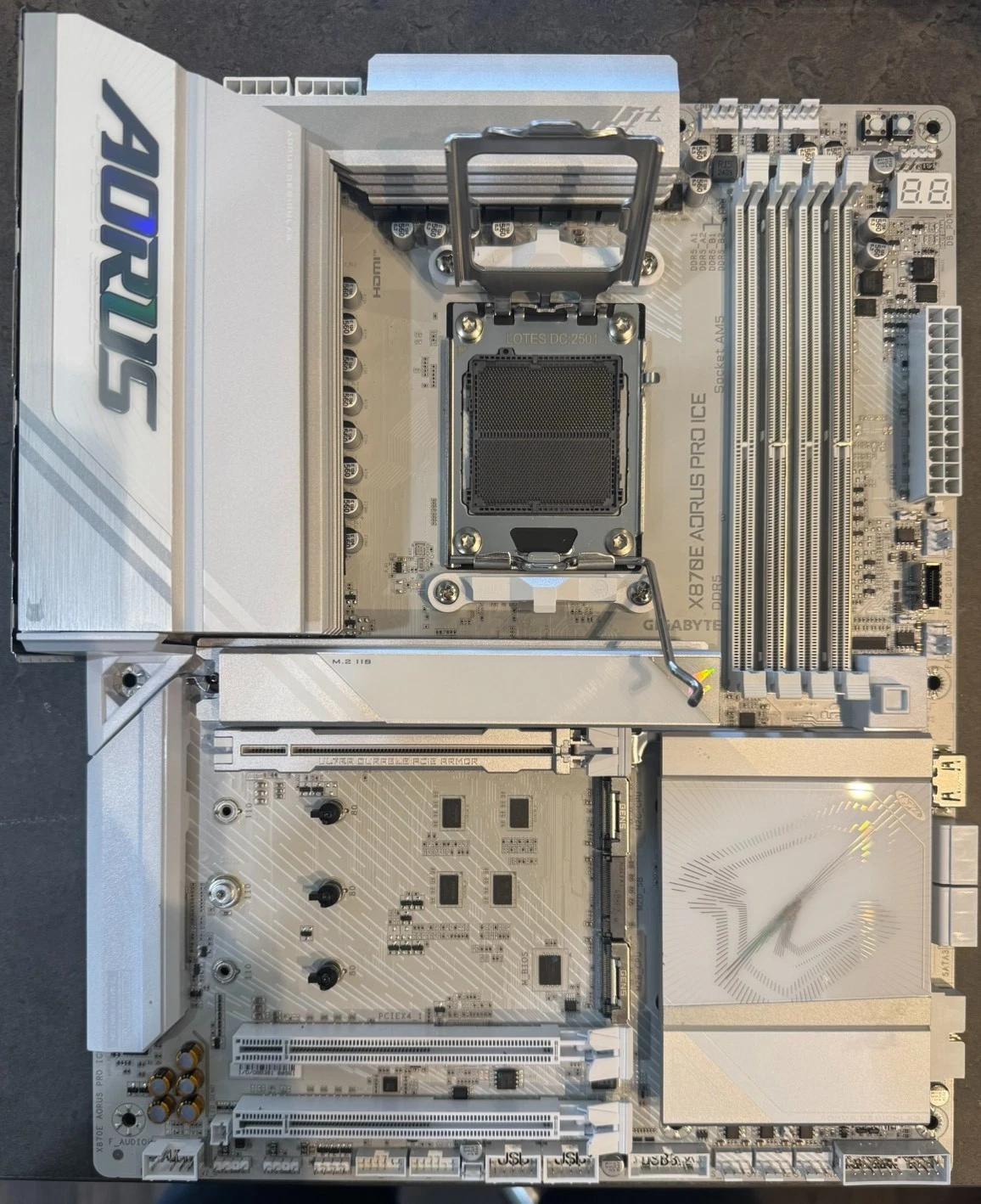 GIGABYTE - X870E AORUS PRO ICE (Socket AM5) AMD X870 ATX DDR5 Wi-Fi Motherboard