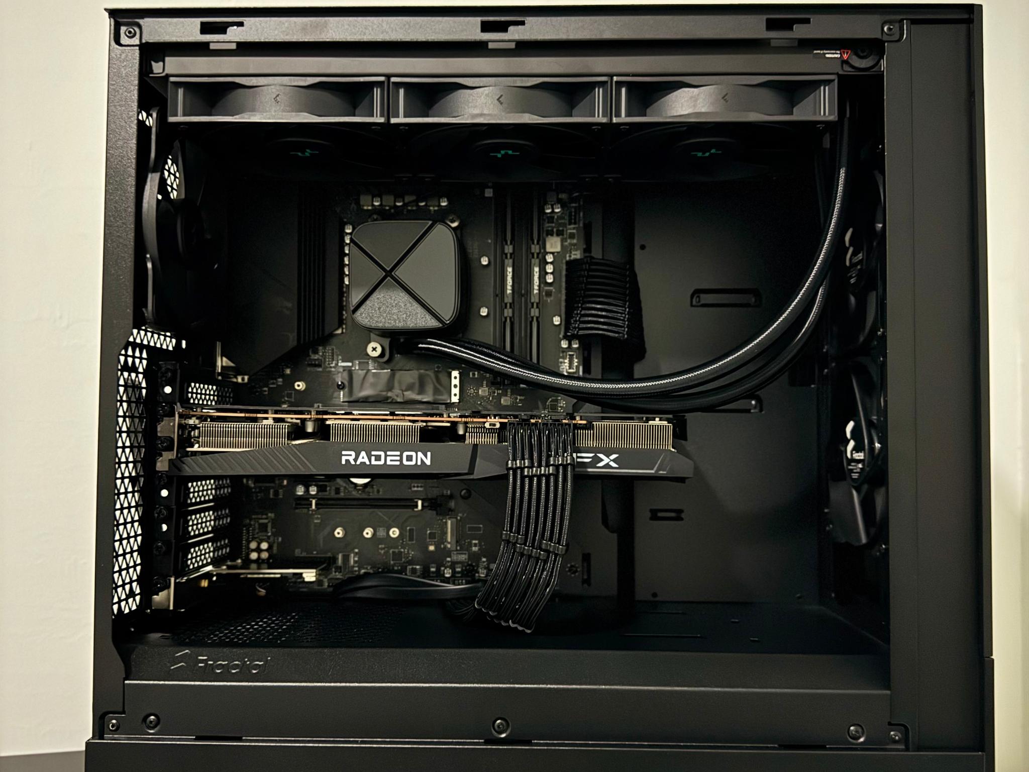 AntiRGB 6700XT / 5600X ALL BLACK GAMING PC