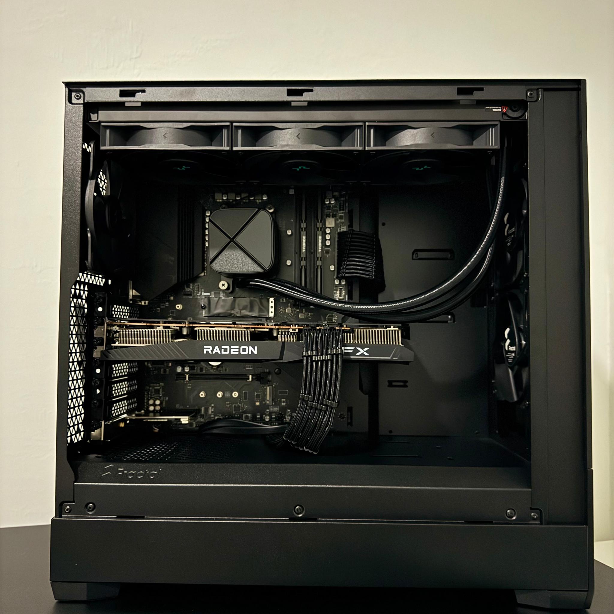AntiRGB 6700XT / 5600X ALL BLACK GAMING PC