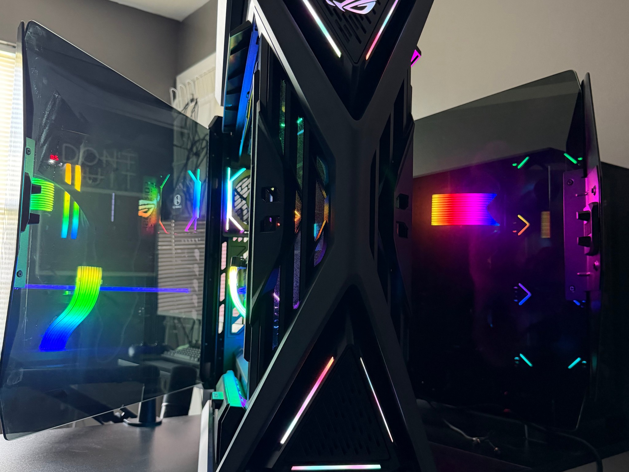 Asus Astral RTX 5090 OC 32GB + AMD Ryzen 9 9950X3D
