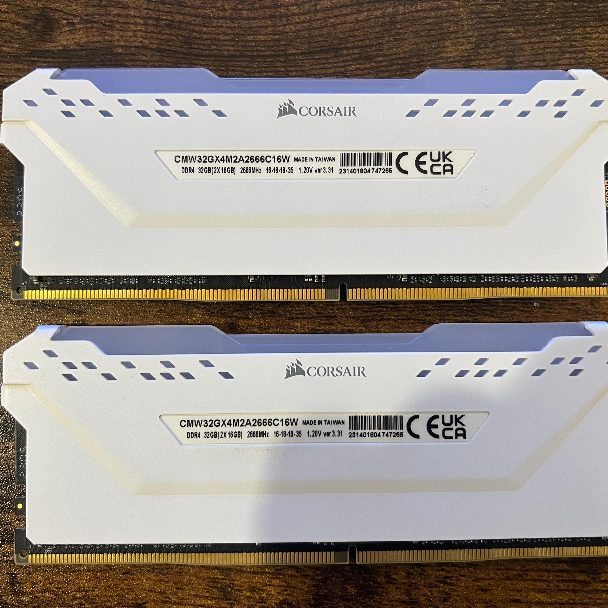 32GB White Corsair Vengeance RGB PRO (2 x 16GB) DDR4 2666mhz C16 RAM Memory Kit - White RGB