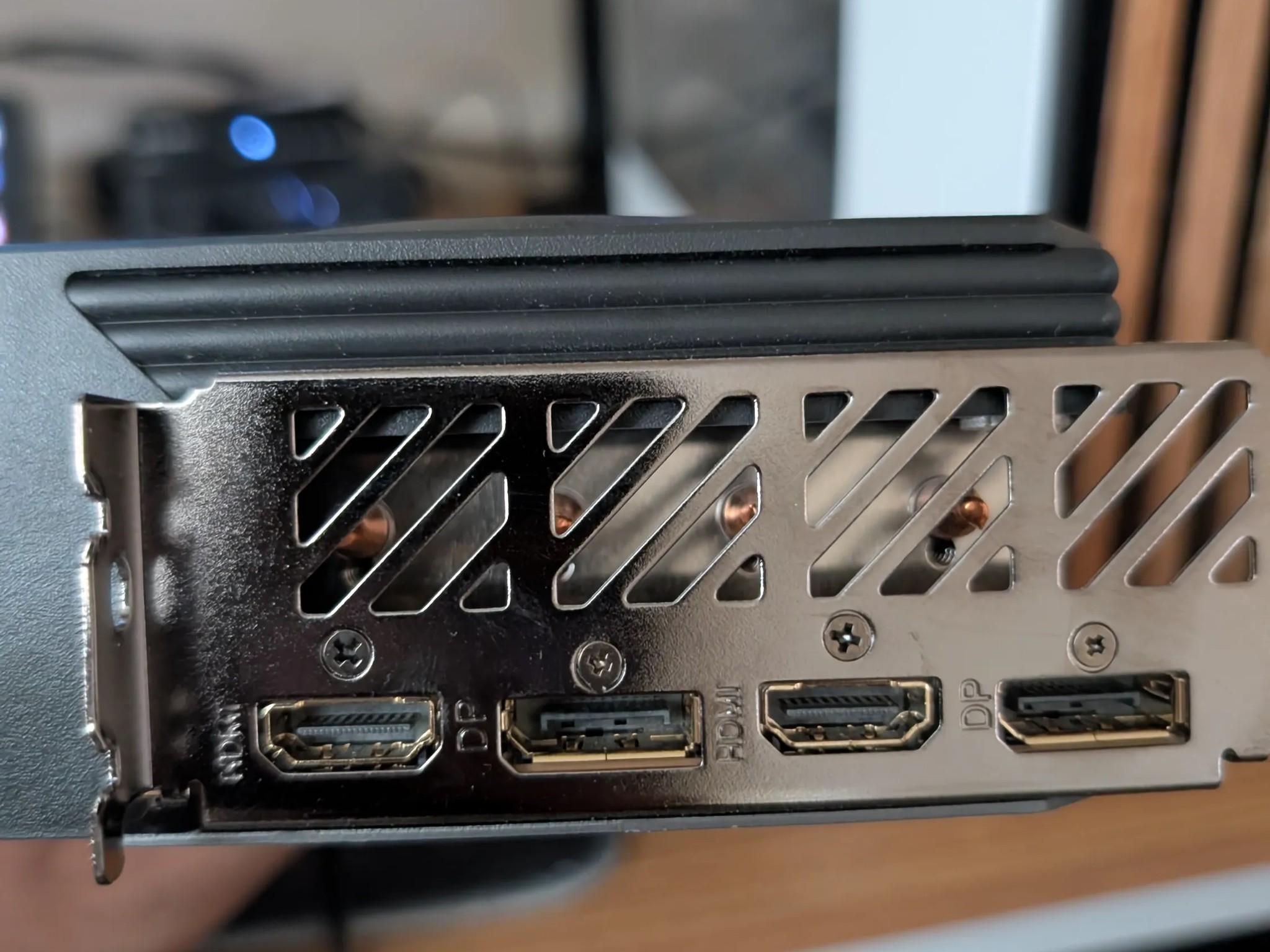 GIGABYTE Radeon RX 7800 XT GAMING OC 16G -USED-