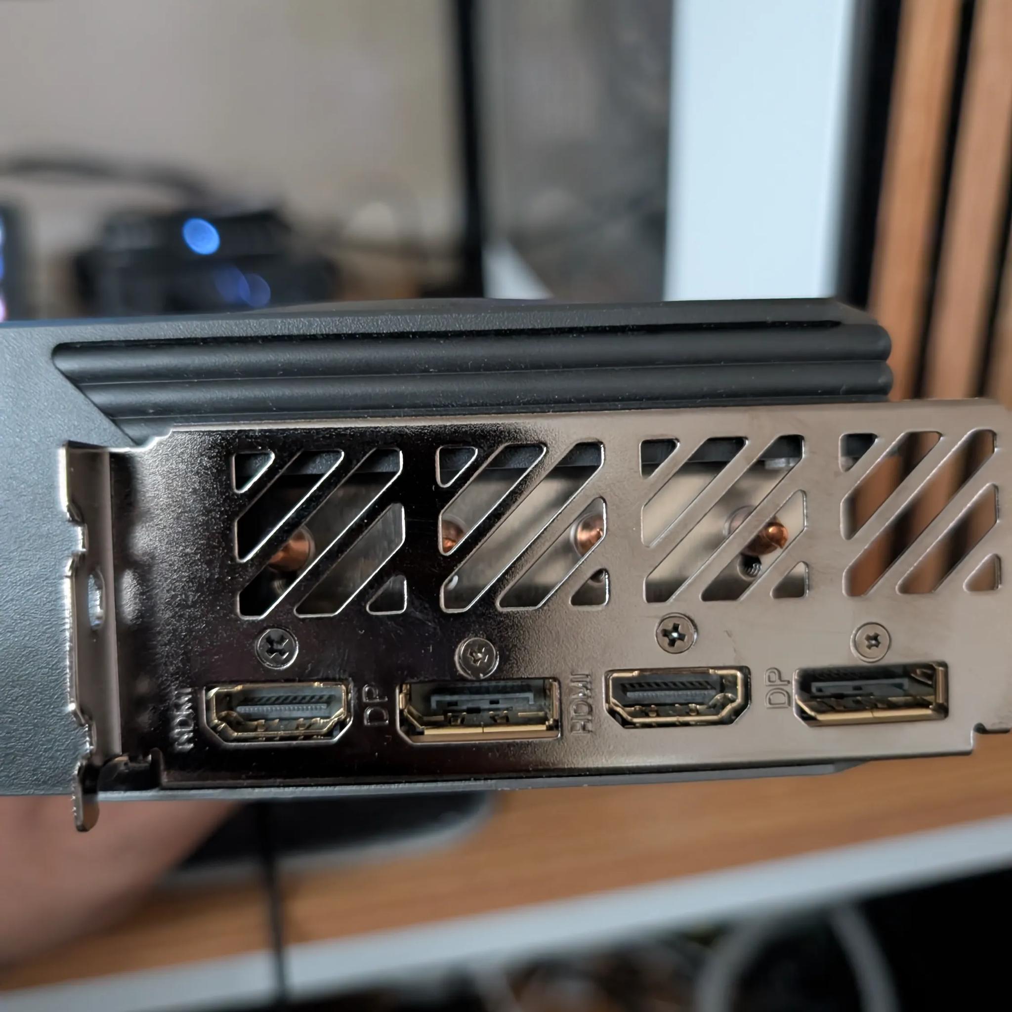 GIGABYTE Radeon RX 7800 XT GAMING OC 16G -USED-