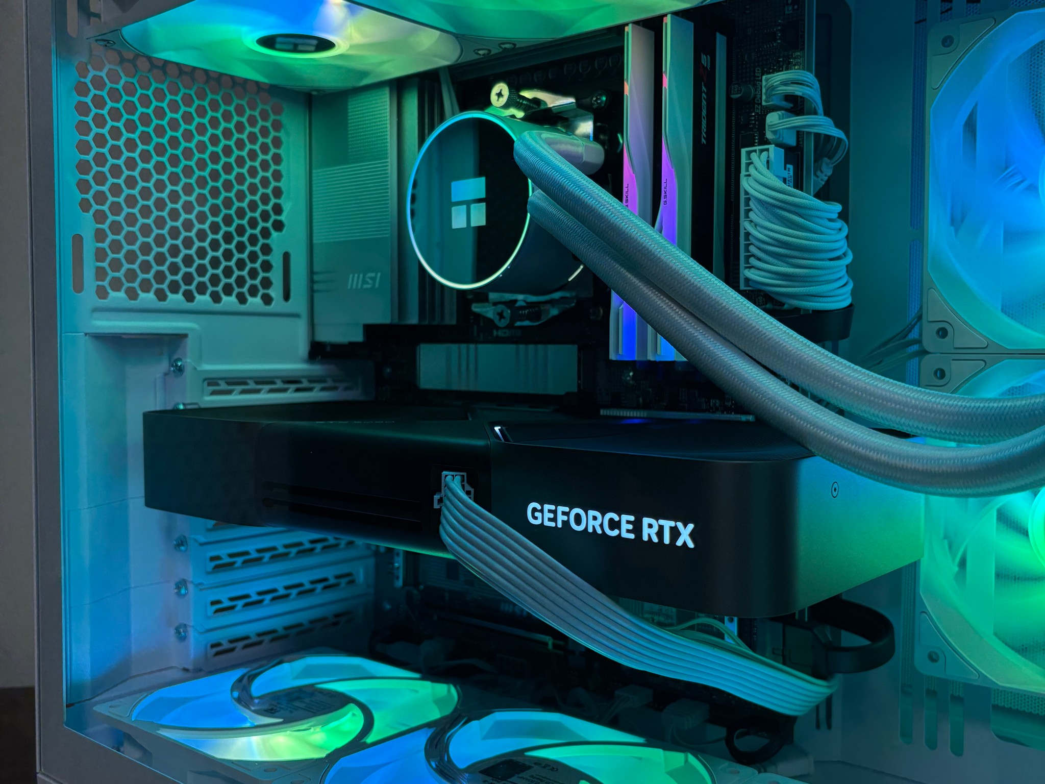 RTX 5080 | Ryzen 7 7800X3D | 64GB DDR5 | 2TB NVMe | 850W Gold | Lian Li O11 Dynamic Mini (White)